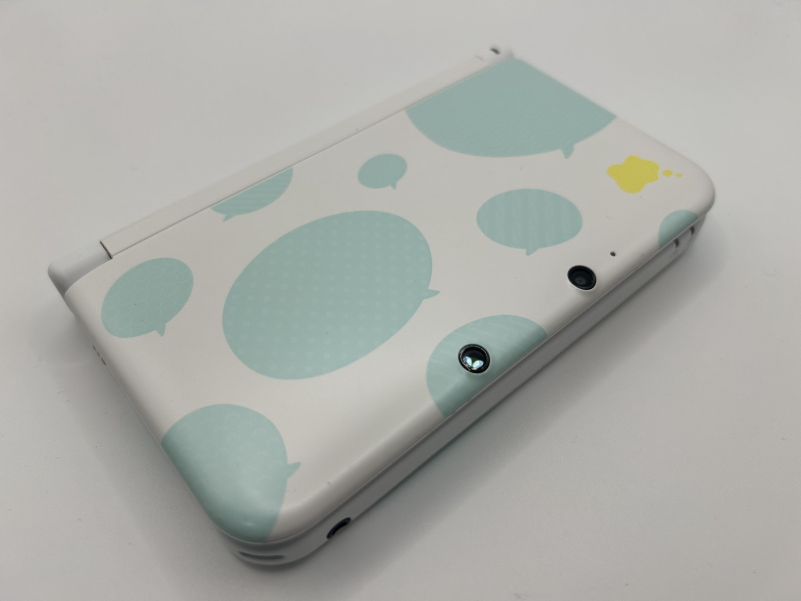 [A-rank] Nintendo 3DS console Tomodachi Life New Edition with Charger/Stylus