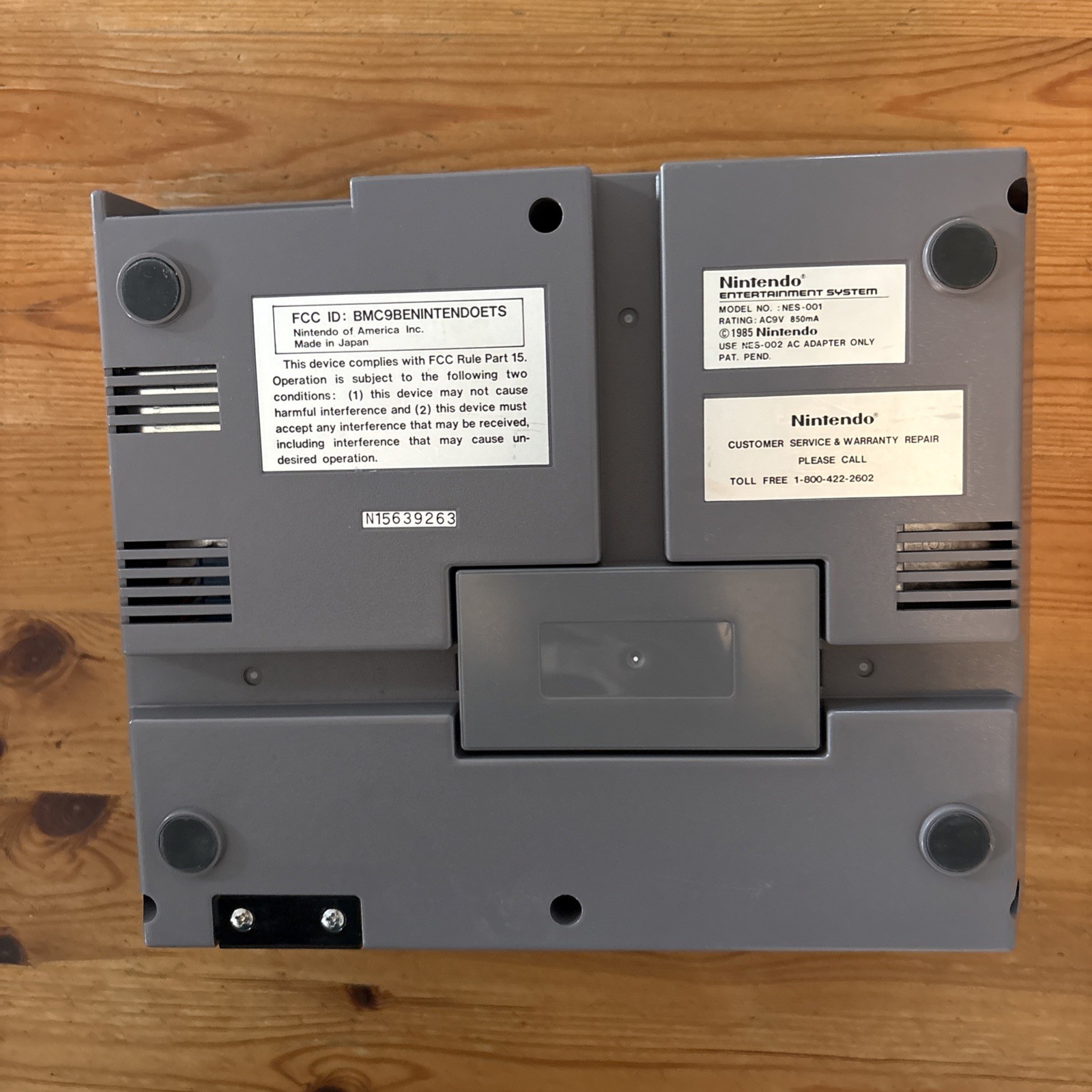 Nintendo Entertainment System NES 001 Console w one controller + manual