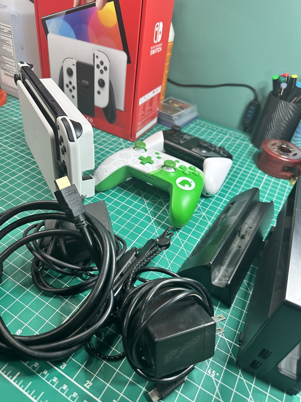 Nintendo Switch OLED Model HEG-001 Handheld Console – 64GB – White