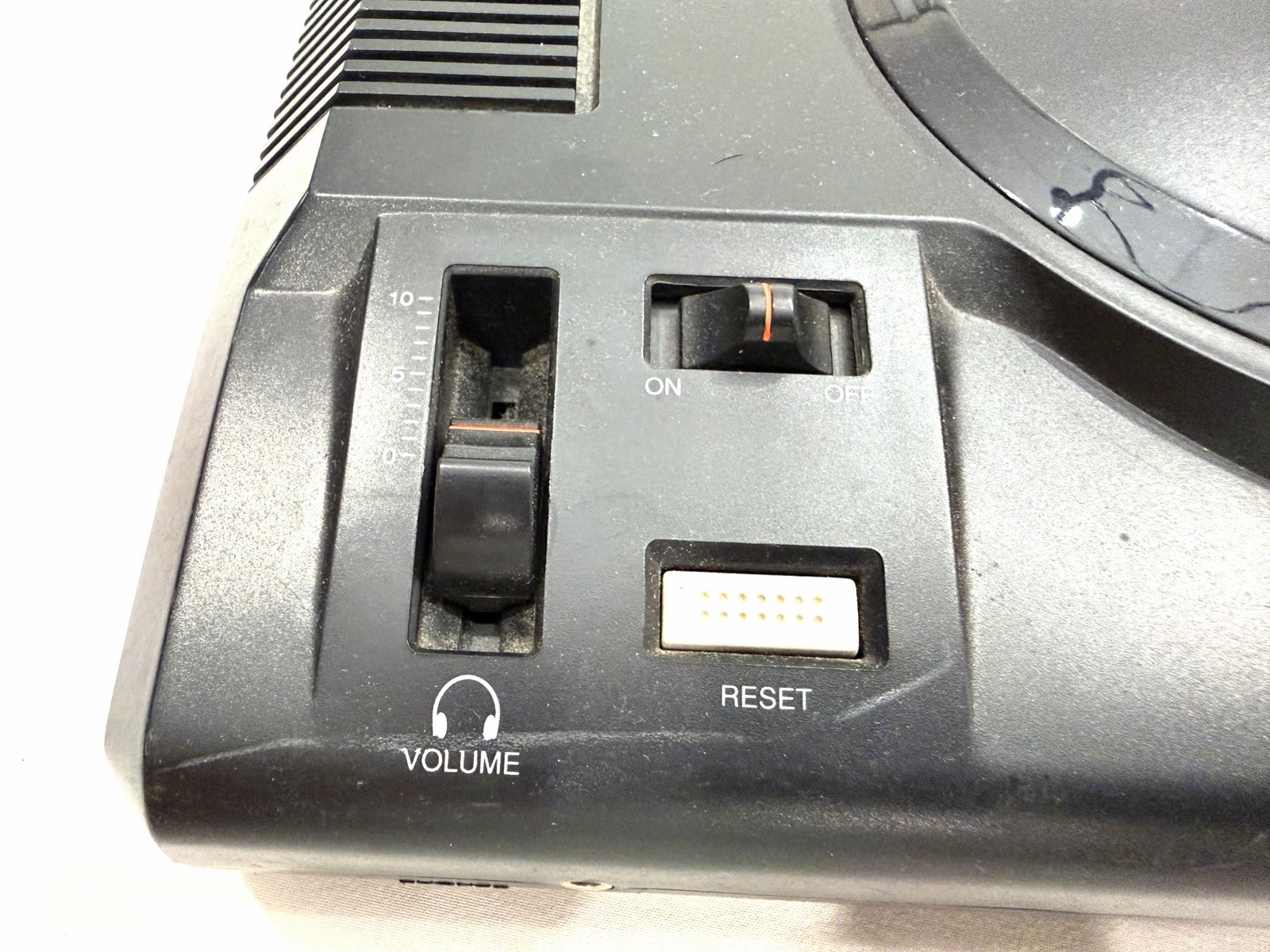 Sega Genesis Console 16-Bit (1601) UNTESTED no cords
