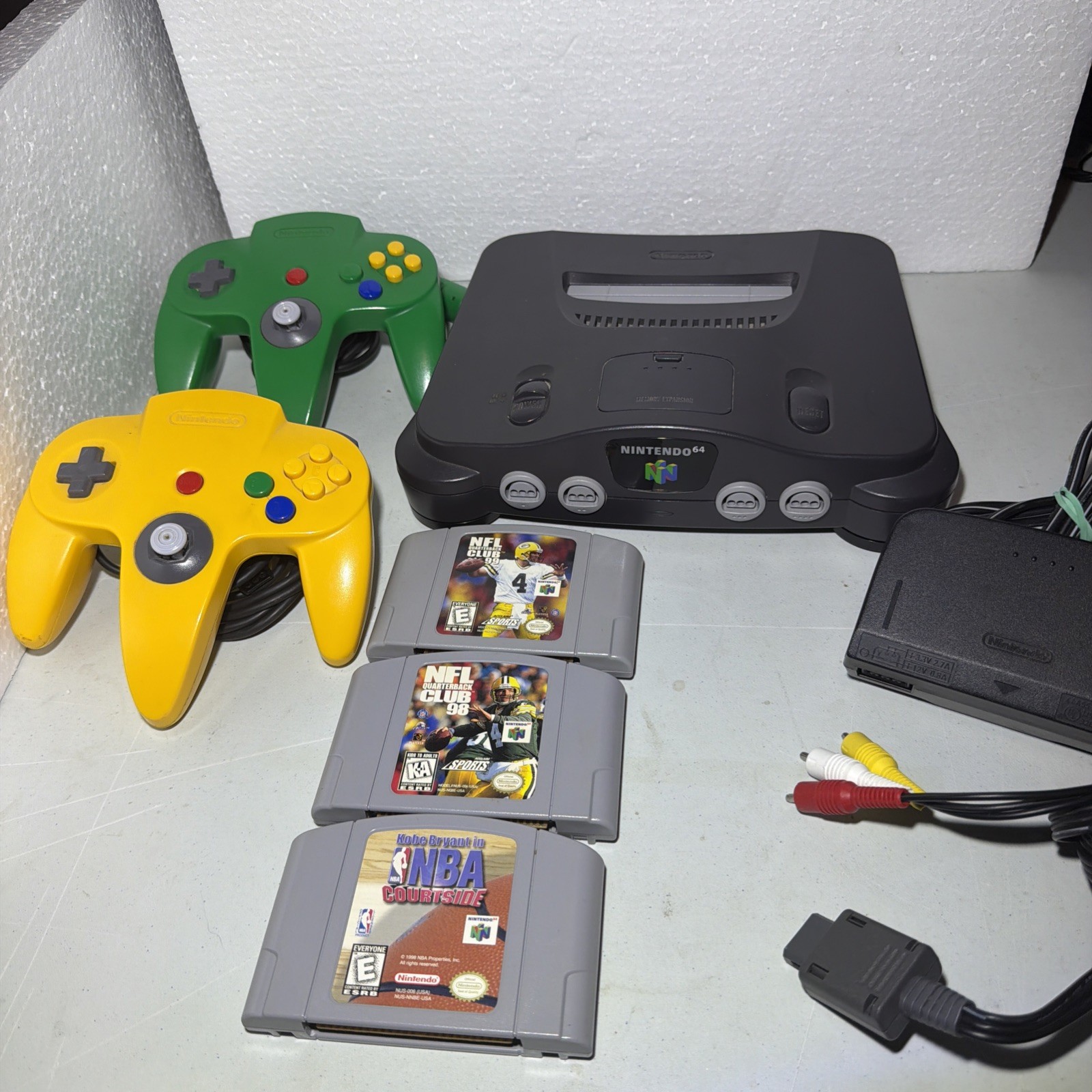 Nintendo 64 N64 Console Bundle w/ 2 Controllers, Power & AV Cables, 3 Games
