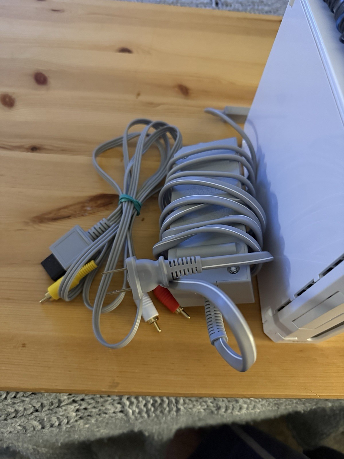 Nintendo Wii Console comes with 2 remotes, accessories and cables!