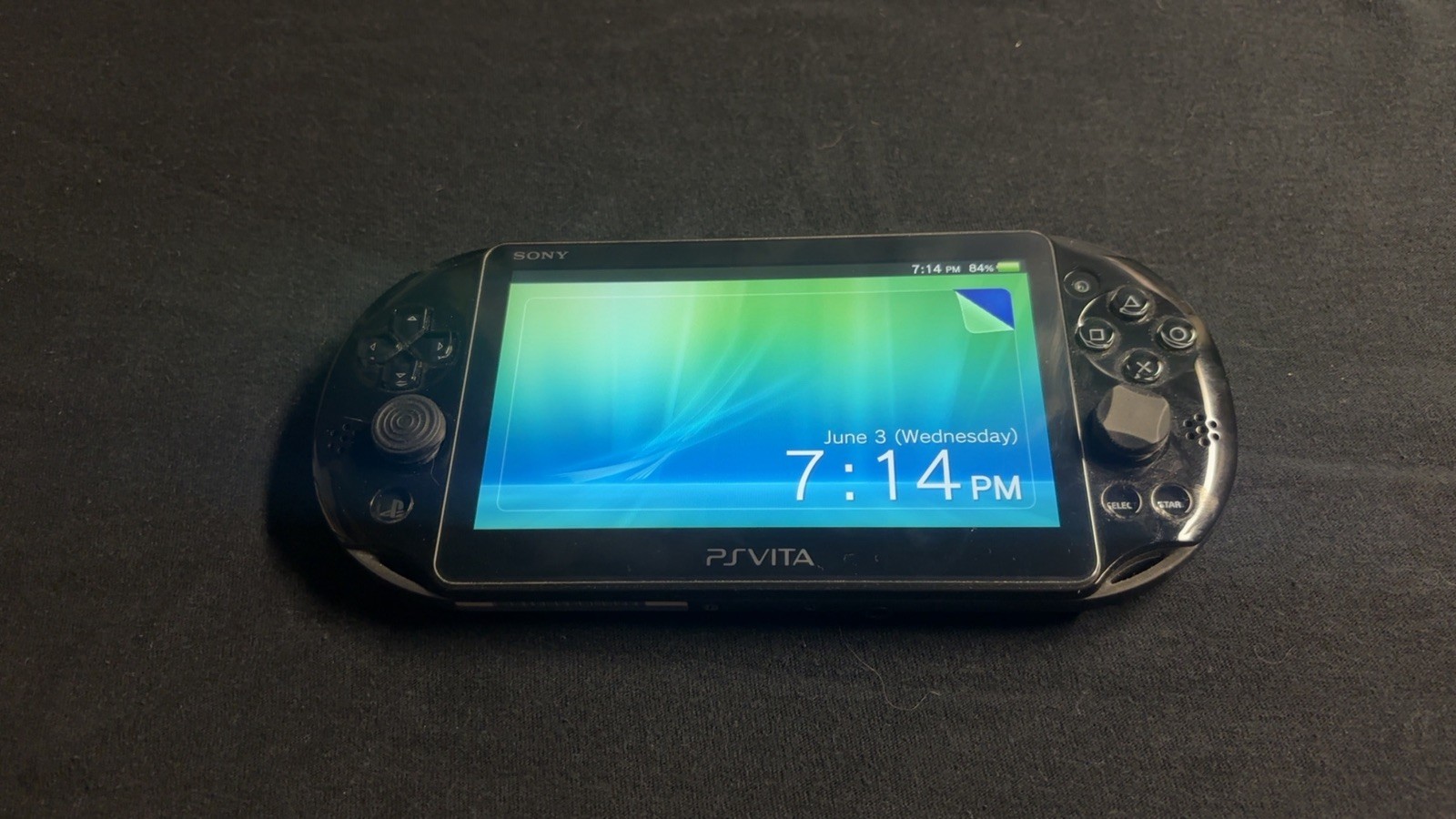 Borderlands 2 PS Vita Console Bundle(excellent condition) CIB w/ games. READ.