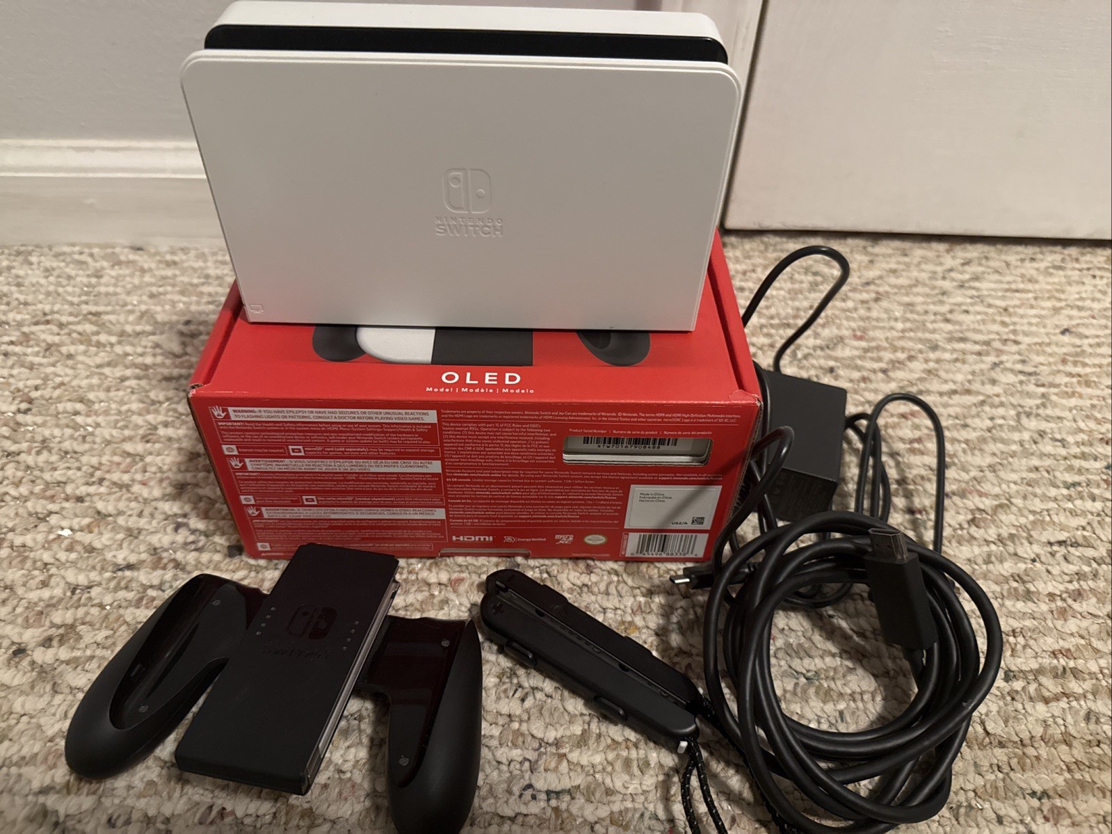 Nintendo Switch White OLED Includes Pro Controller , 32GB SD Card, Read Desc.