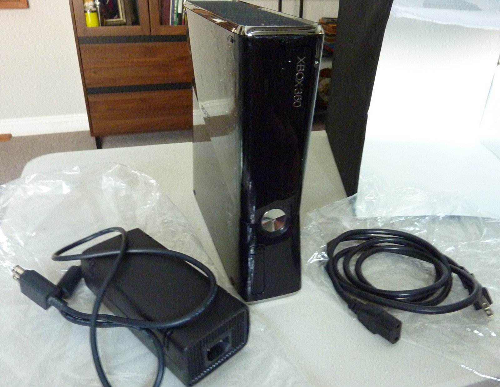 Microsoft Xbox 360 S Console Gaming System and Power Cord Glossy Black Works