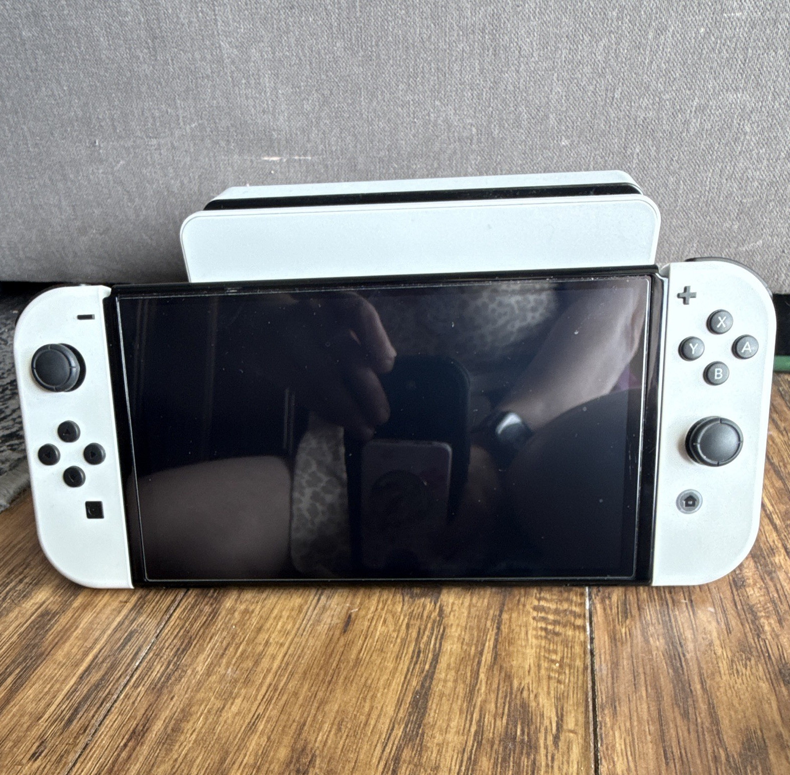 Nintendo Switch White OLED w/ Dock, JoyCon BONUS: Bumper case+32gb sd card