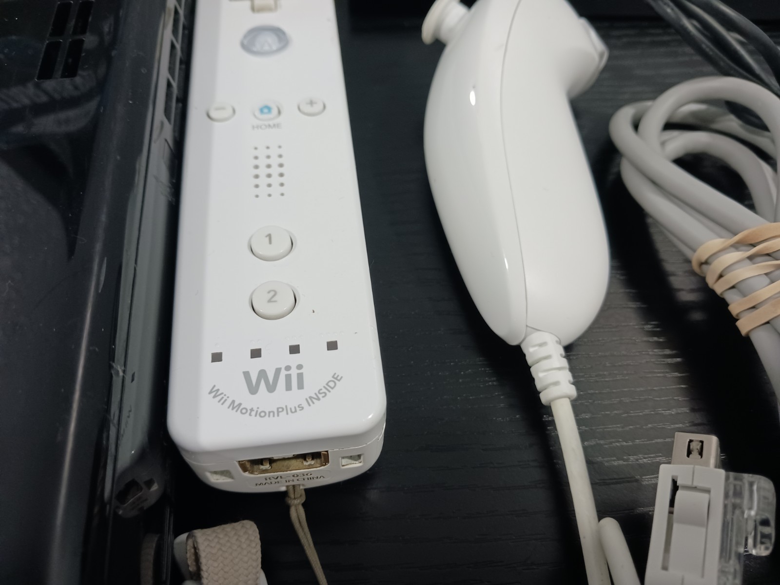Nintendo Wii U 32GB Black – 3 OEM Pro Controllers, Mario Kart 8 & Minecraft