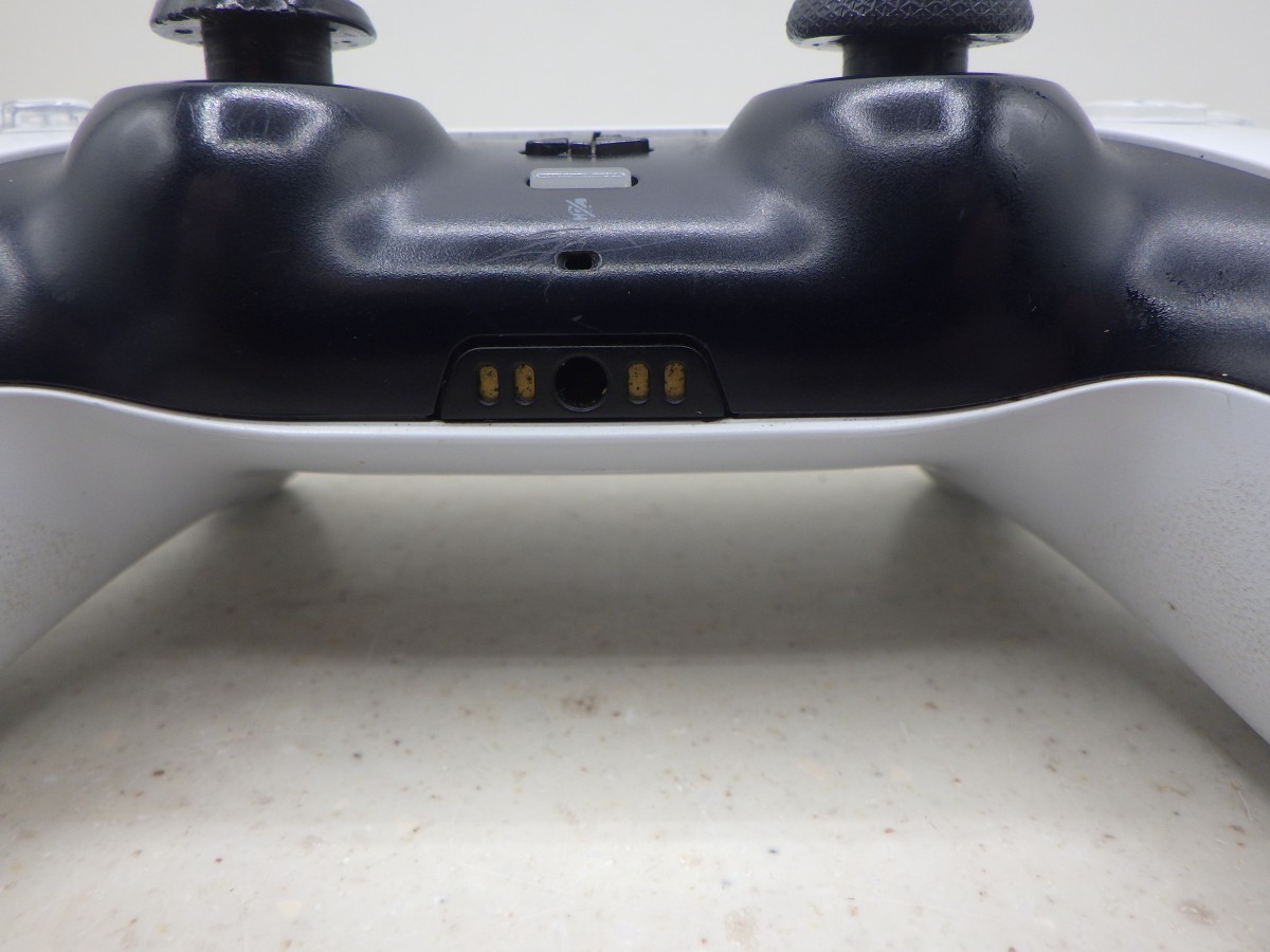 PlayStation 5 Controller(s) Pair **PARTS/ REPAIR ONLY, HAS BAD STICK (TDY031725)