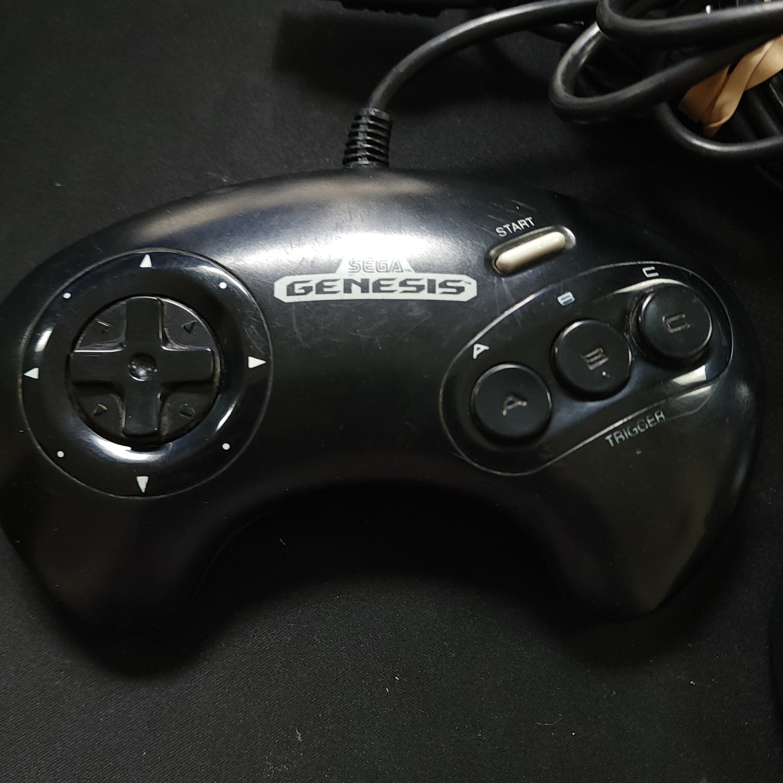 Sega Genesis Model 1601 Console w/ 2 Controllers + Cords, AV Cable, Sonic 2 A2