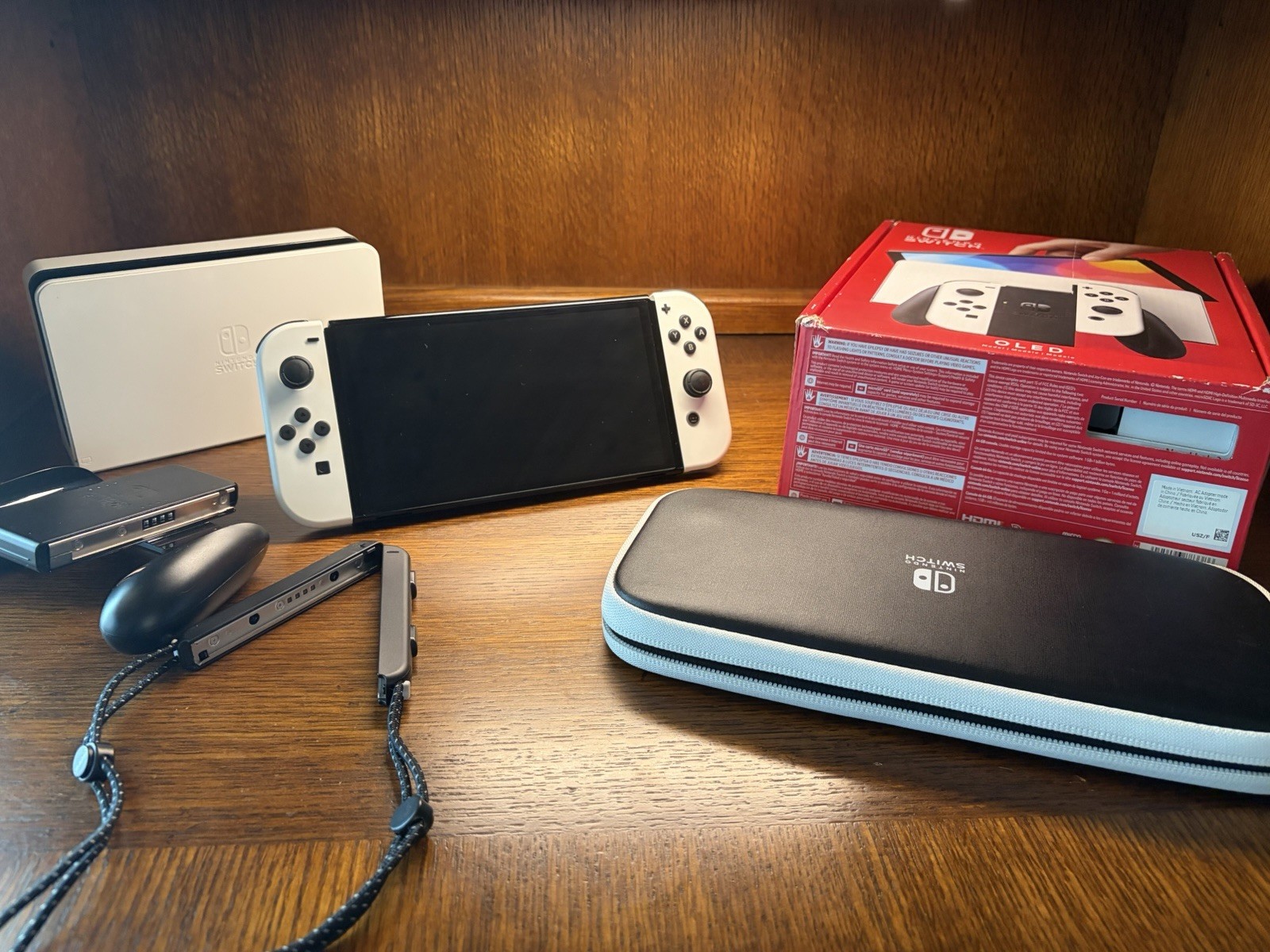 Nintendo Switch OLED White Joy-Con 64GB 1080p Console,Dock ,Cables ,Case,Box.