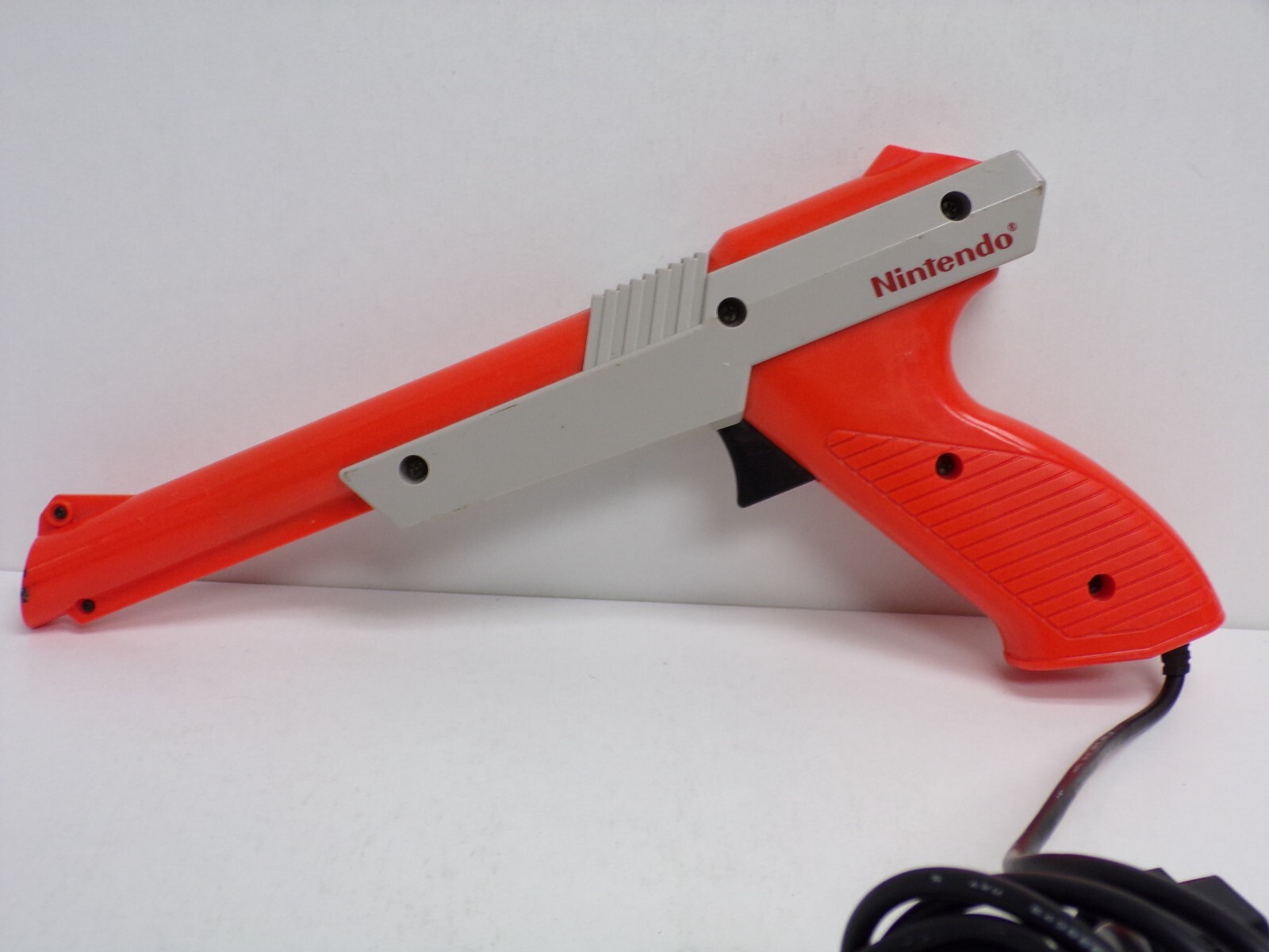 Original Zapper Light Gun for NES Nintendo Entertainment System – 01272322JET