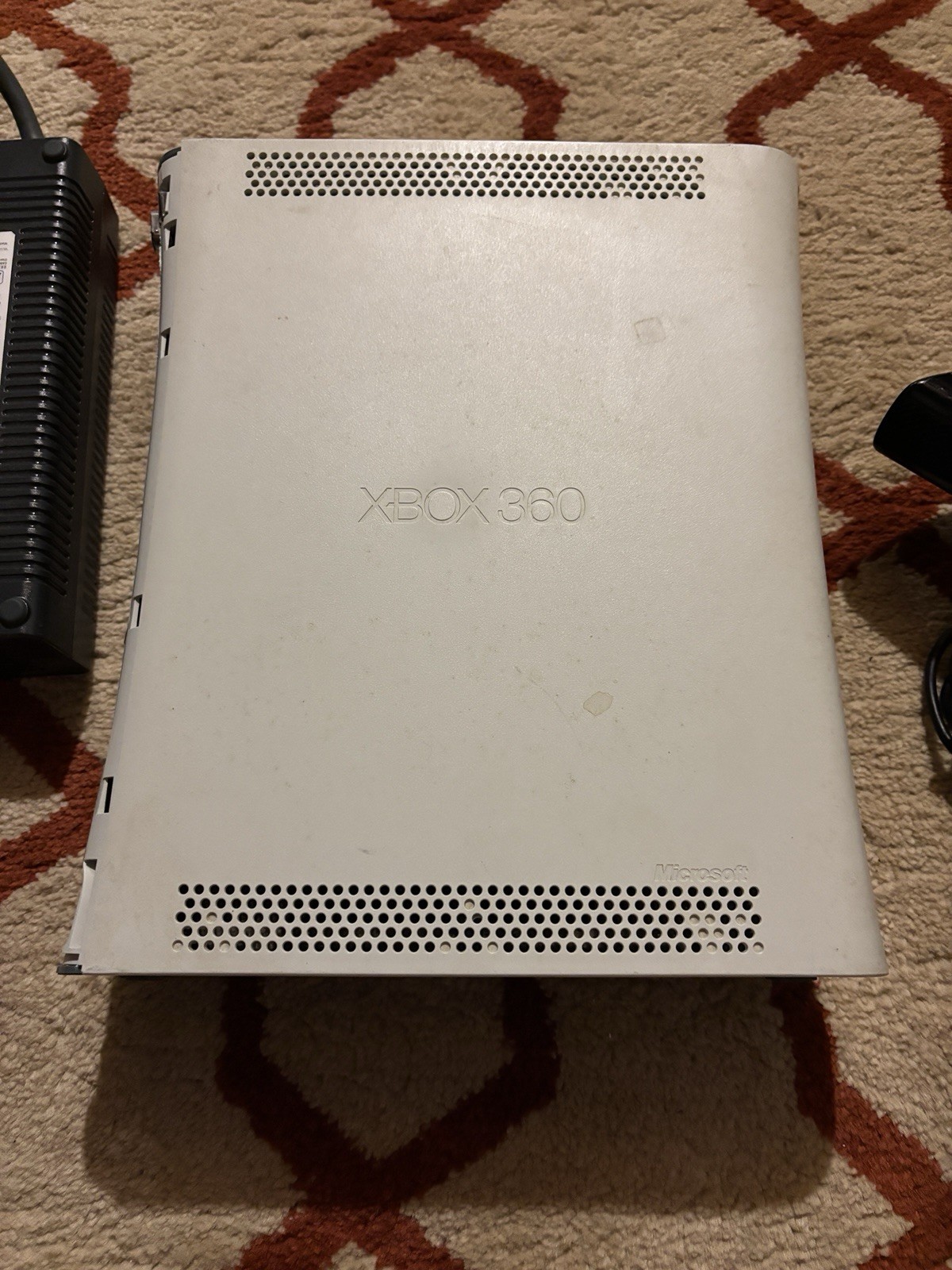 Microsoft XBOX 360 Console w/ Accessories FOR PARTS