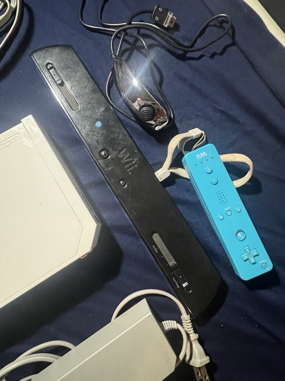 Nintendo Wii Console bundle + Blue Remote Controller & NunChuck ( Tested)++Game