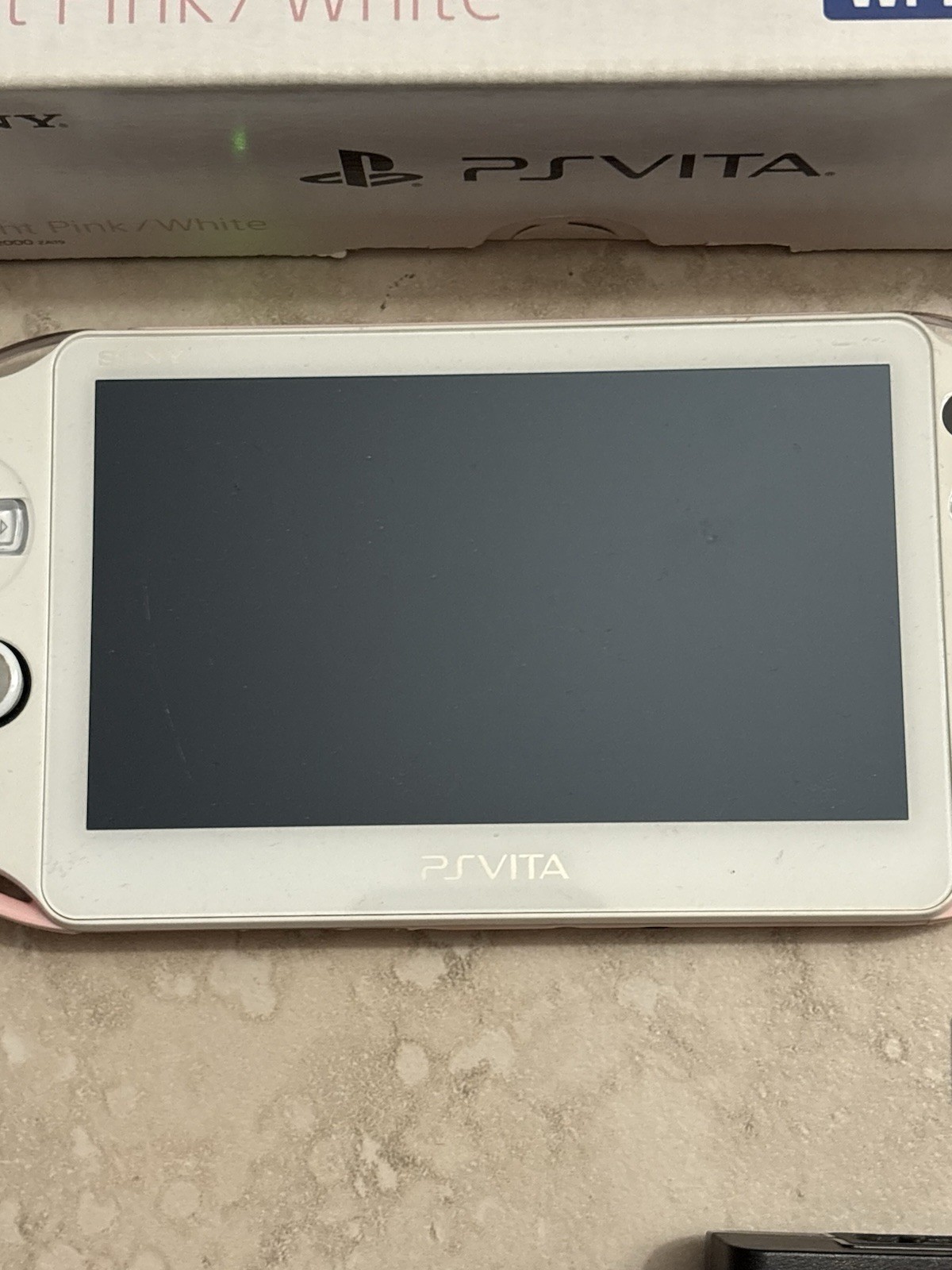 PS Vita 2000 Light Pink / White Complete In Box 8GB – Tested USA Seller