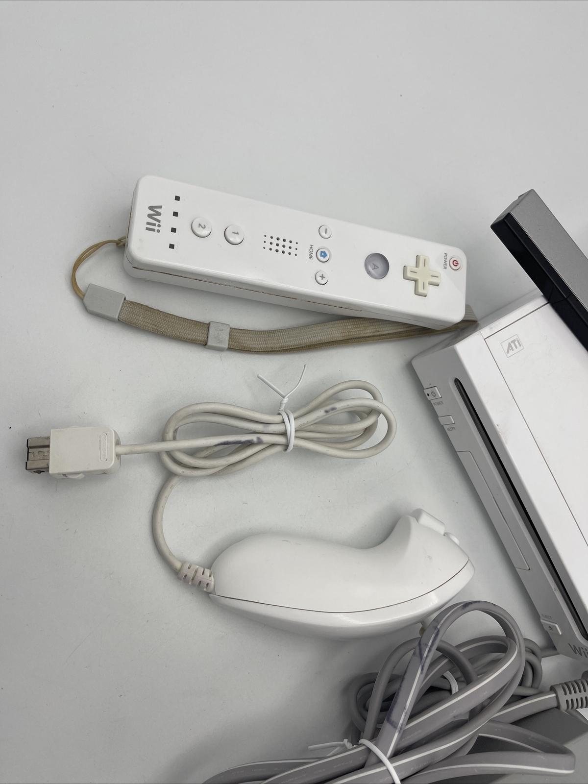 Nintendo Wii Console & Wires w/ New Super Mario Game Disc *Gamecube Compatible*