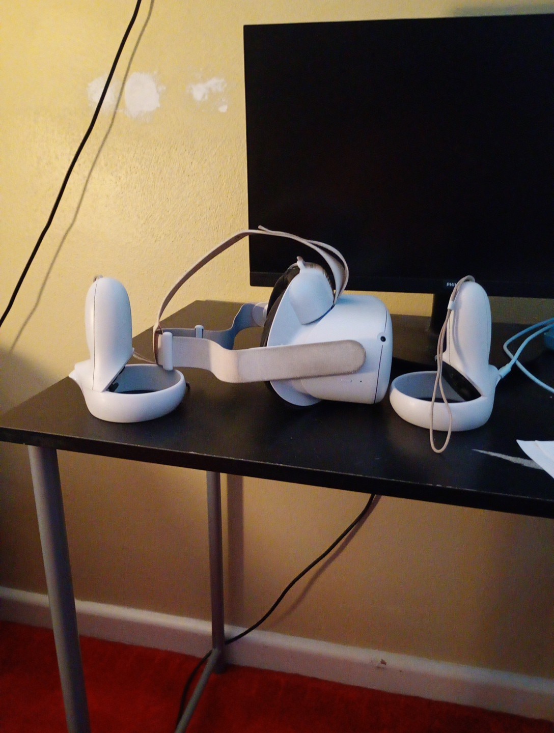 Meta Quest 2 Virtual Reality Headset 128GB with Touch Controllers White Used