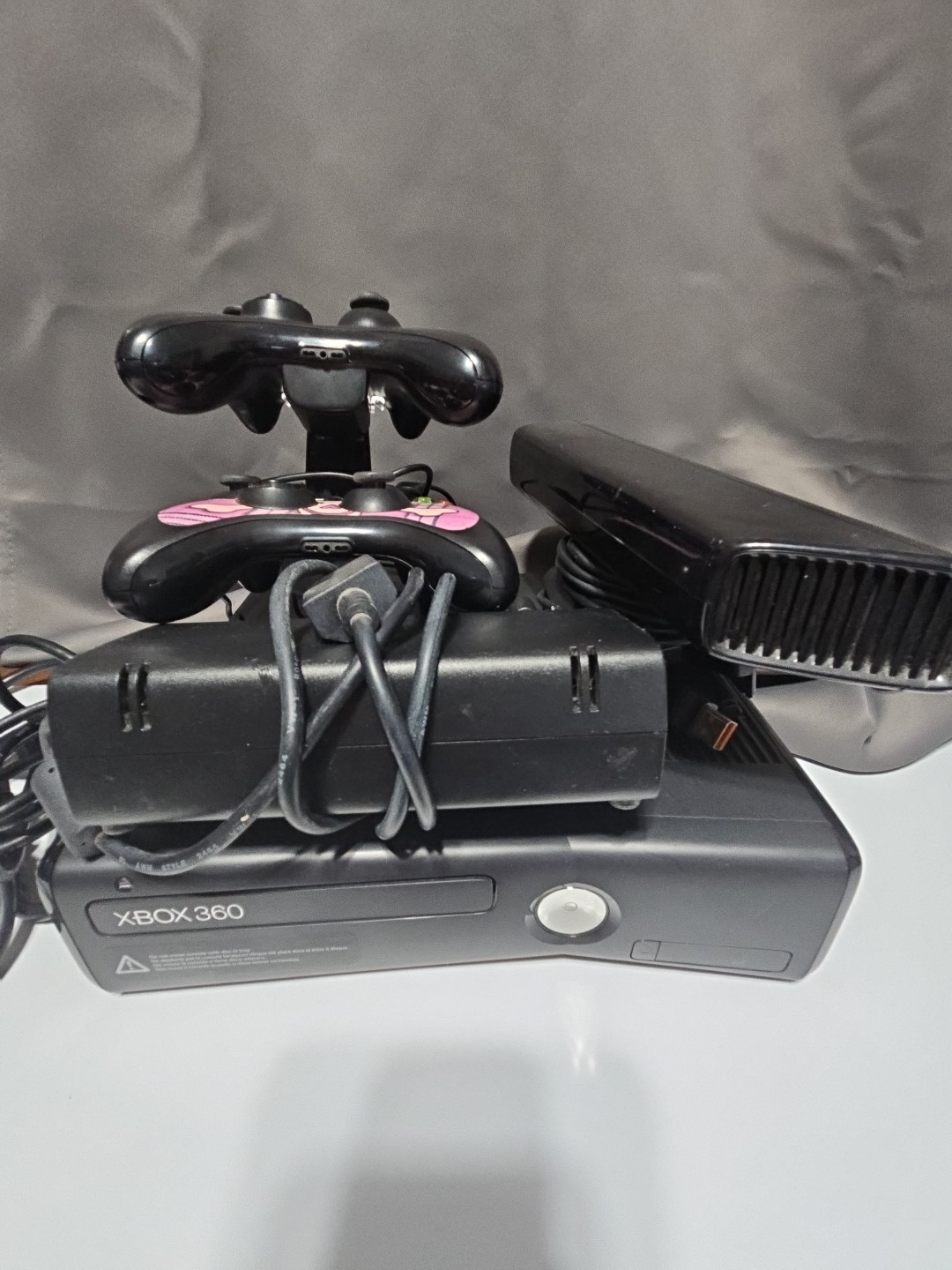 Microsoft Xbox 360 S with Kinect & 2 Remotes Black Console • Works