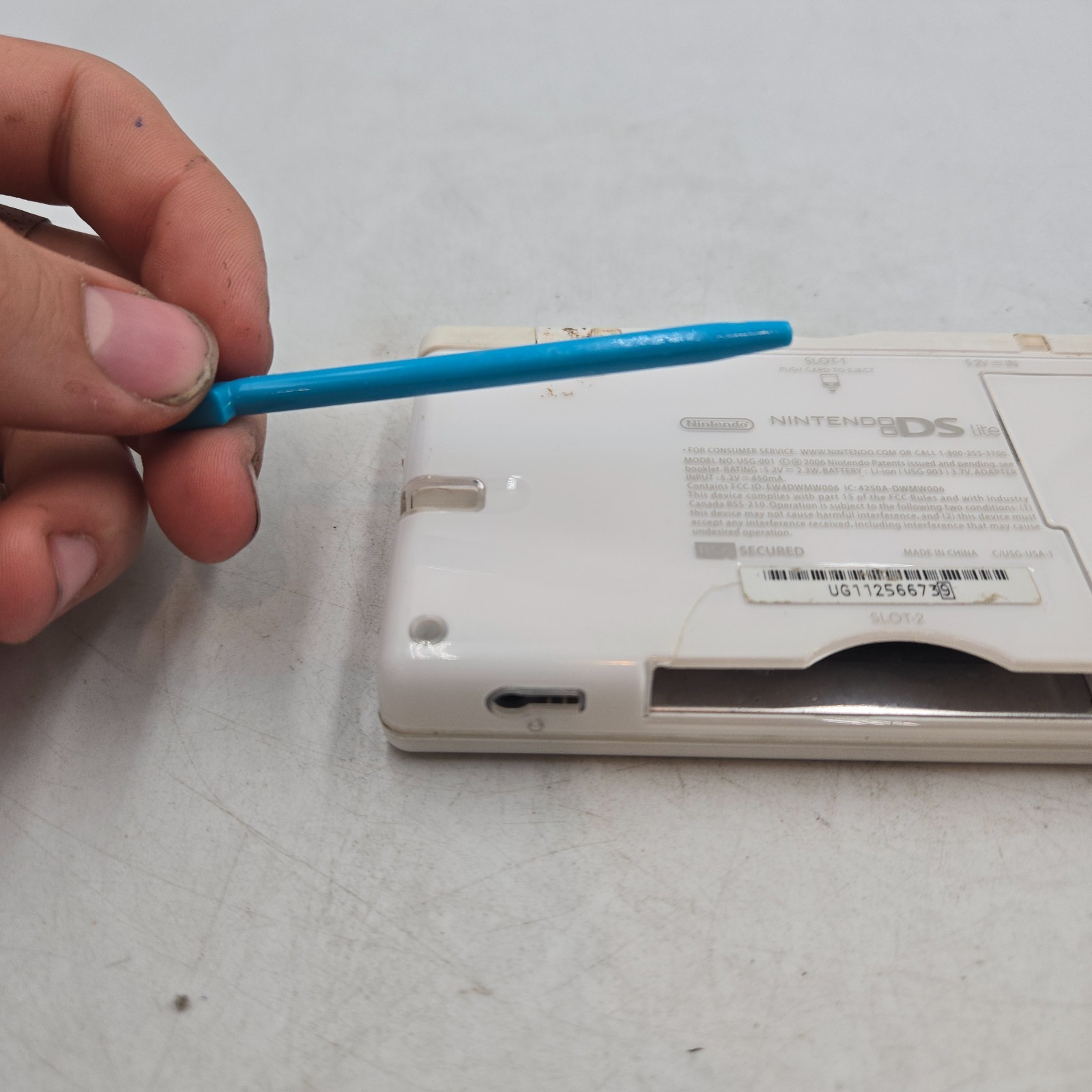 Nintendo DS Lite Console USG-001 – Polar White – GOOD CONDITION