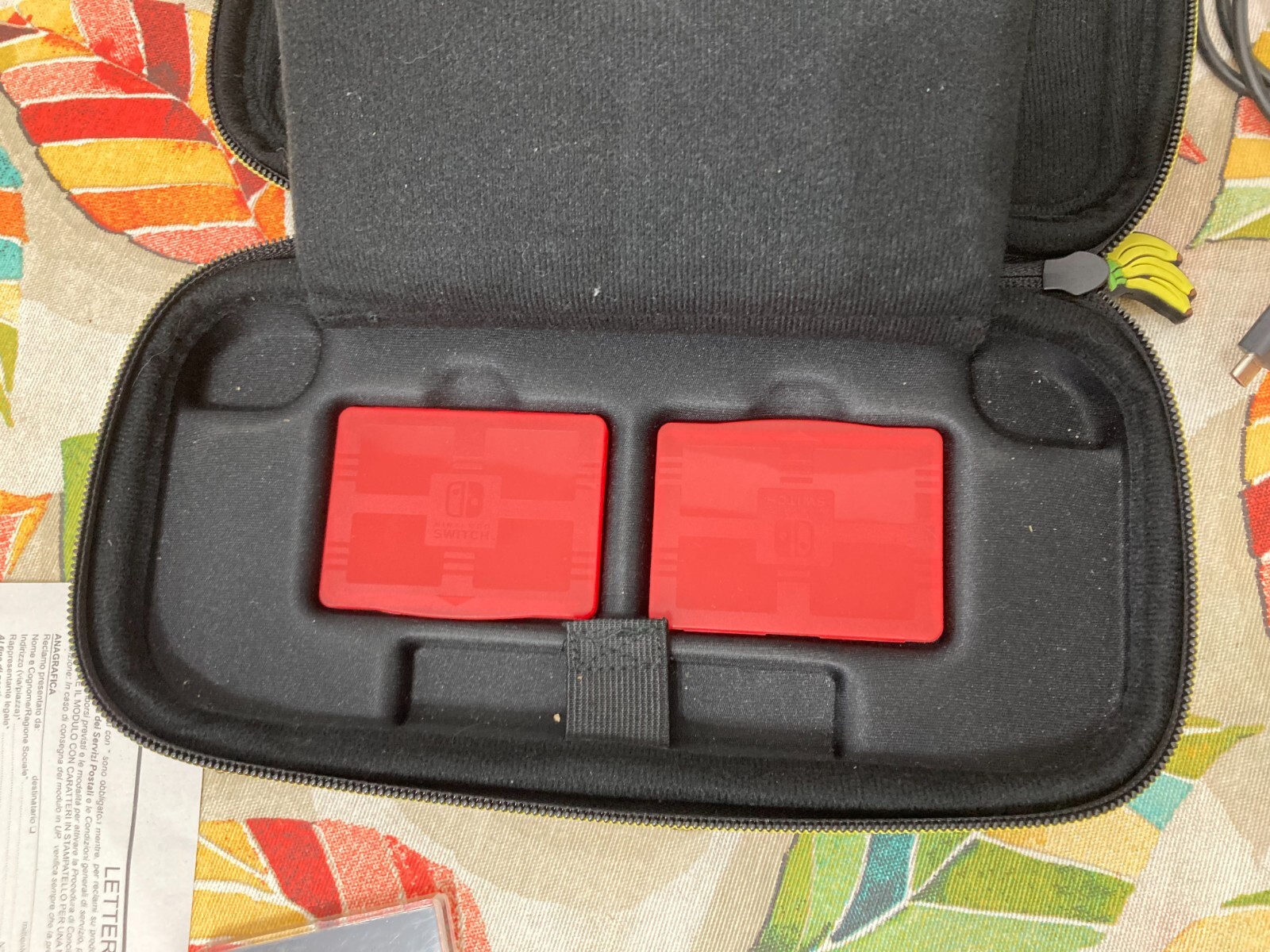NINTENDO SWITCH GREEN AND RED – PORTABLE CONSOLE – ACCESSORIES + CASE.