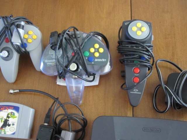 NINTENDO 64 BUNDLE 18 GAMES CONSOLE 4 CONTROLLERS MORE