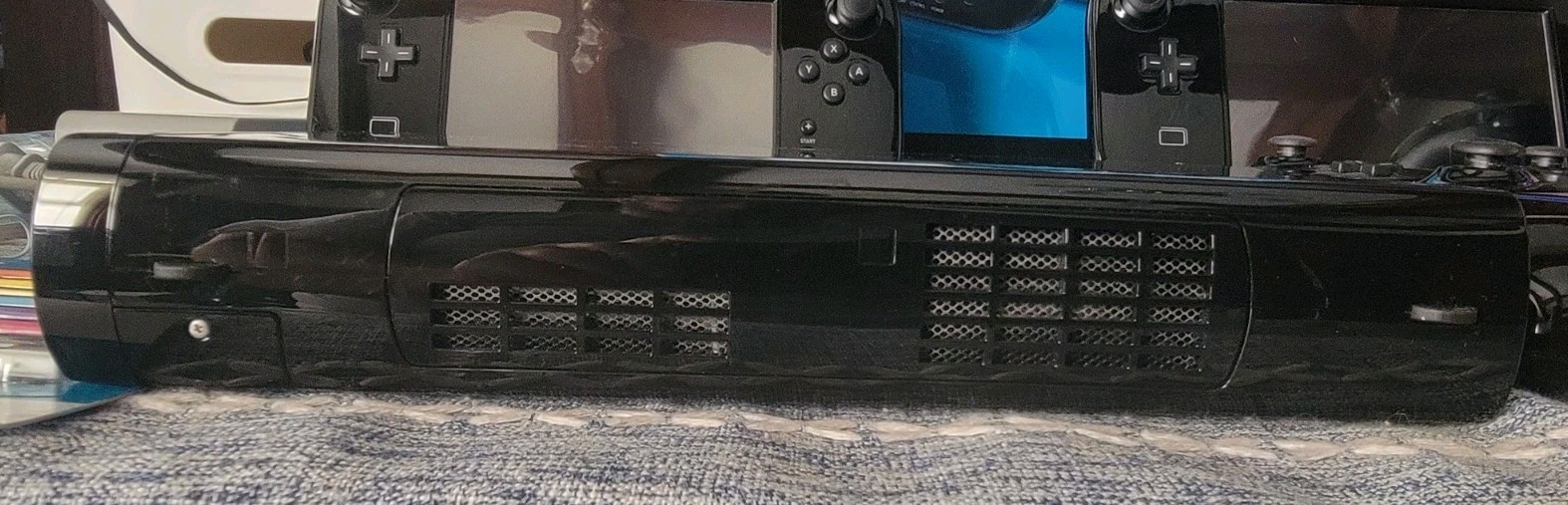 Nintendo Wii U 32GB Console Bundle – 2 Gamepads, 4 Pro Controllers & More