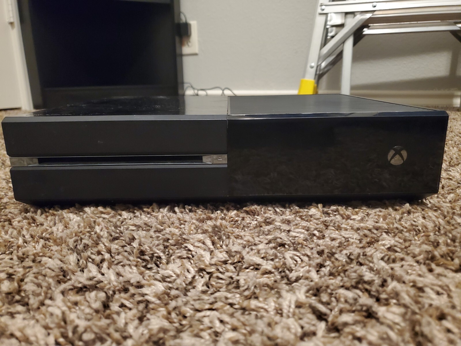 Used Microsoft Xbox One 500GB Console – Black (5C5-00025)