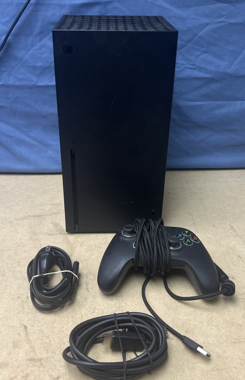 Microsoft Xbox Series X 1TB Console Gaming System Carbon Black 1882. READ