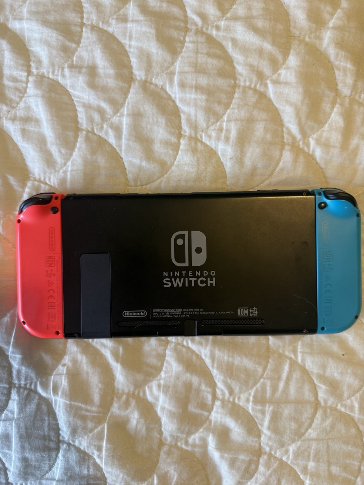 Nintendo Switch 32GB Console Neon Red/Blue Joy-Con. w/everything and 128 GB SD