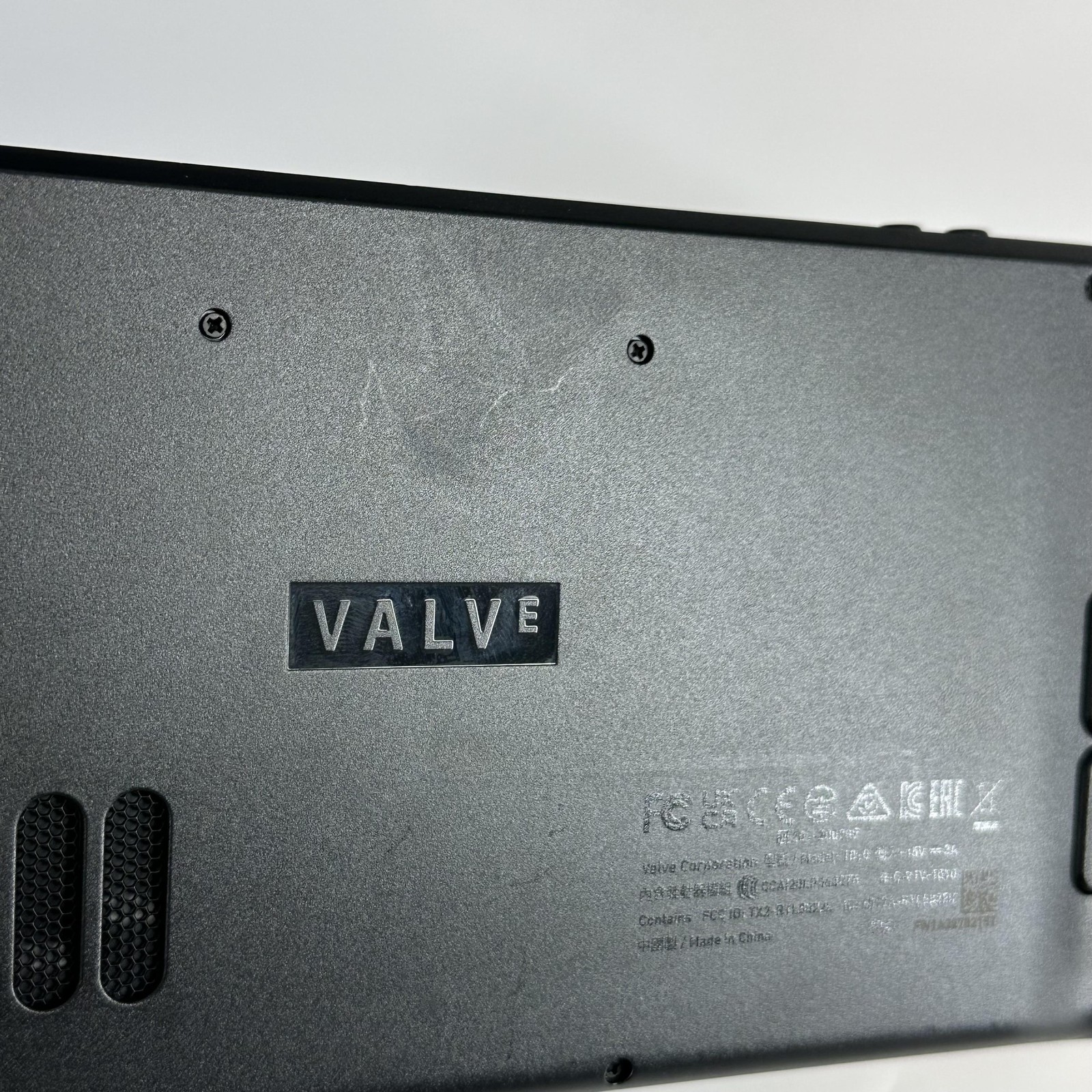 Valve Steam Deck Handheld Console Black 256GB w/ Charger/Dock – Very Good