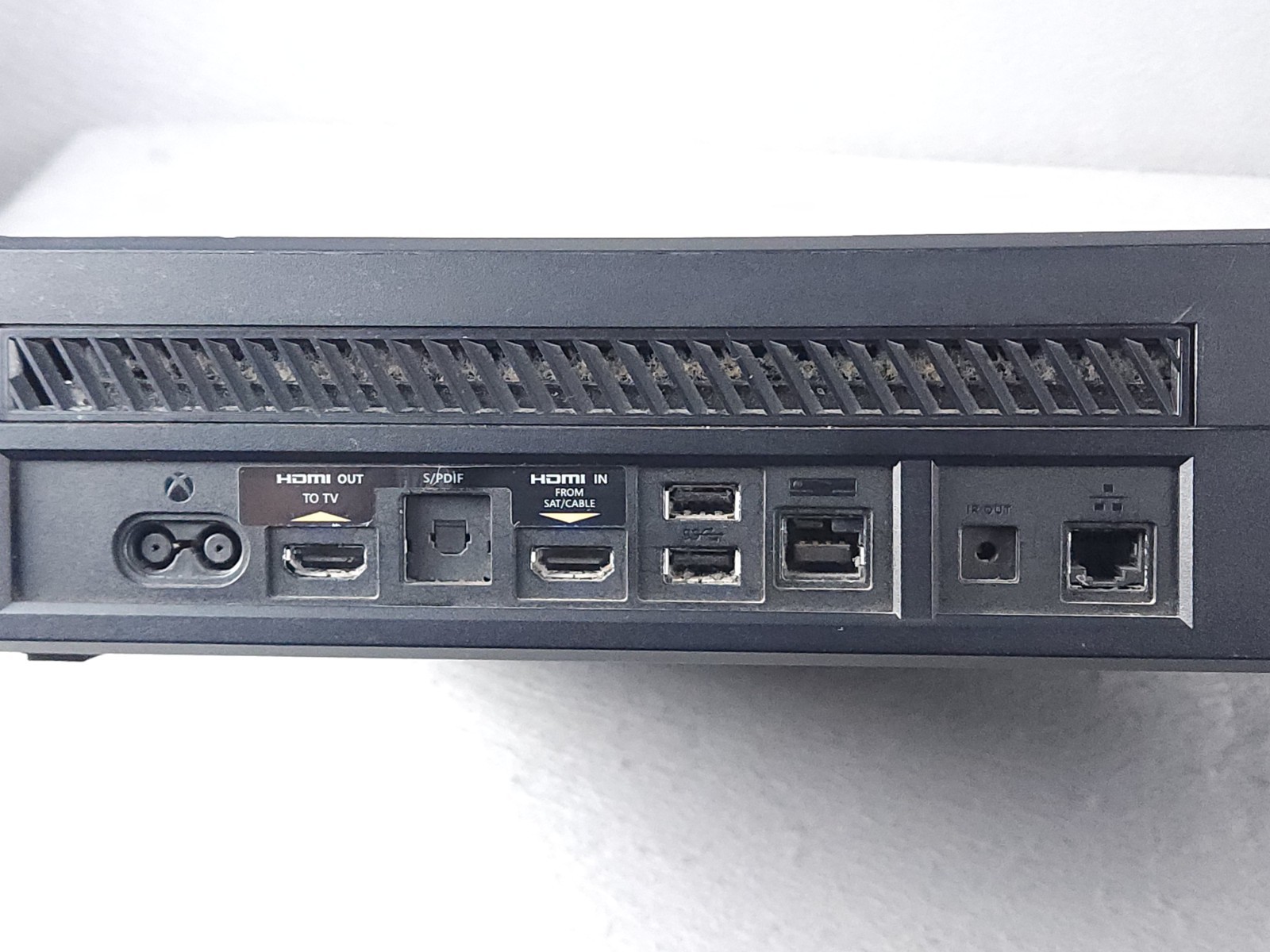 Microsoft Xbox One Console 1540 For Parts Repair – Light Flashes Wont Stay On