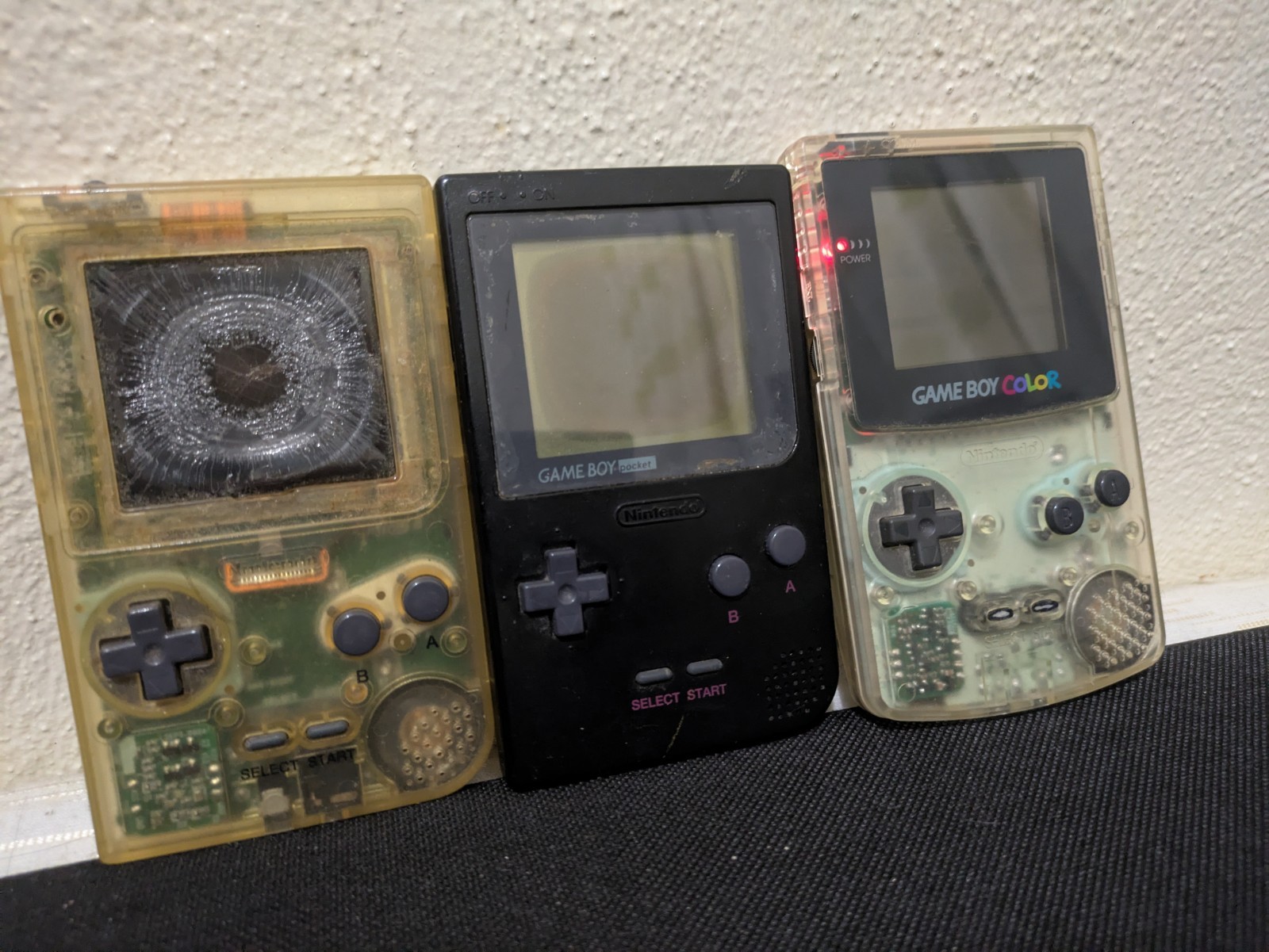 Nintendo Game Boy Color and Pocket lot (GB Color still turns on others untested)