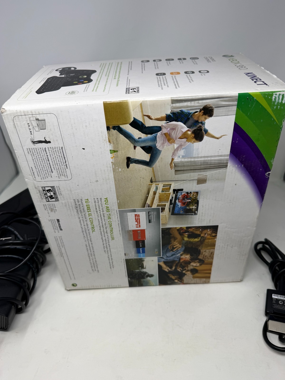 Microsoft Xbox 360 S Console Bundle 2 Controllers Kinect Call of Duty FIFA 17