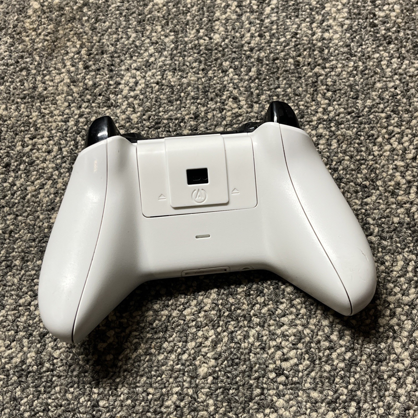 White Xbox One Console Disc Version Bundle Controllers & Cables Microsoft