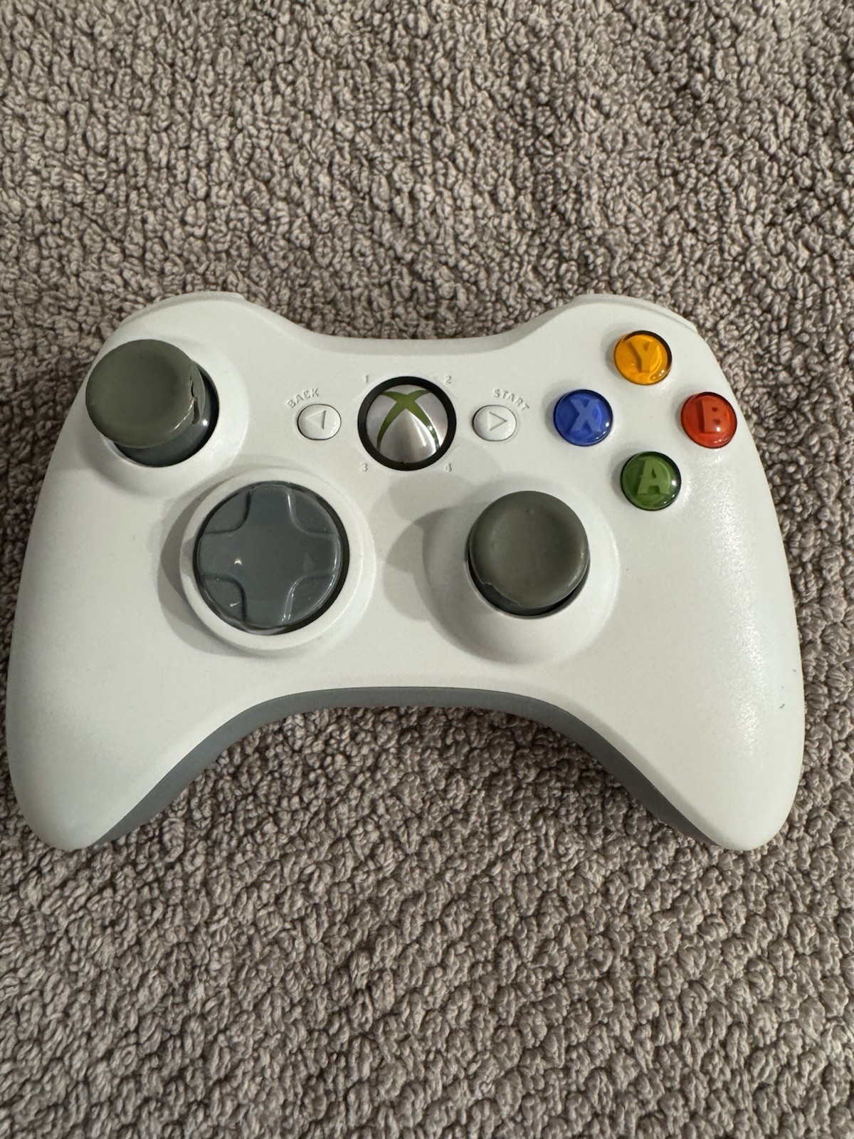 Microsoft Xbox 360 System Bundle 60GB White Console w/ 3 Games Power Cord and Ca