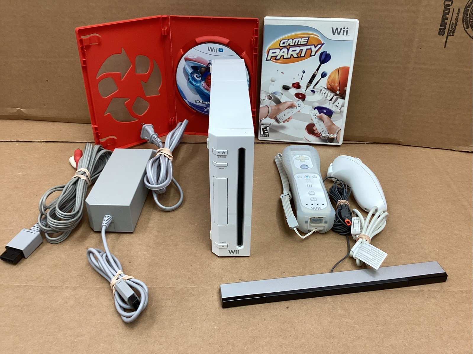 Nintendo Wii Console Bundle WII Console Controllers Charger WII PLAY GAME #5