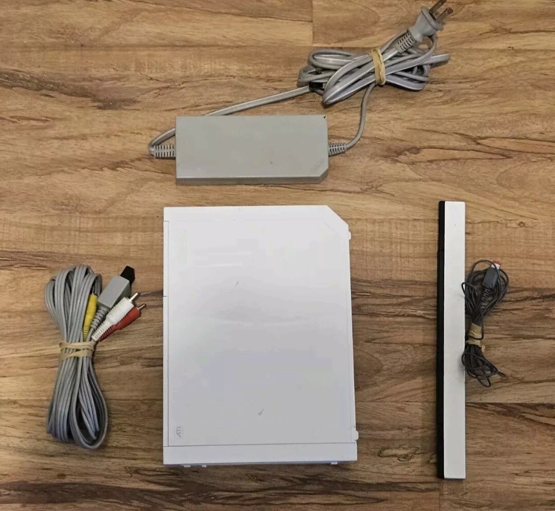 Nintendo Wii White Console RVL-001 Bundle -Factory Reset – Gamecube Compatible