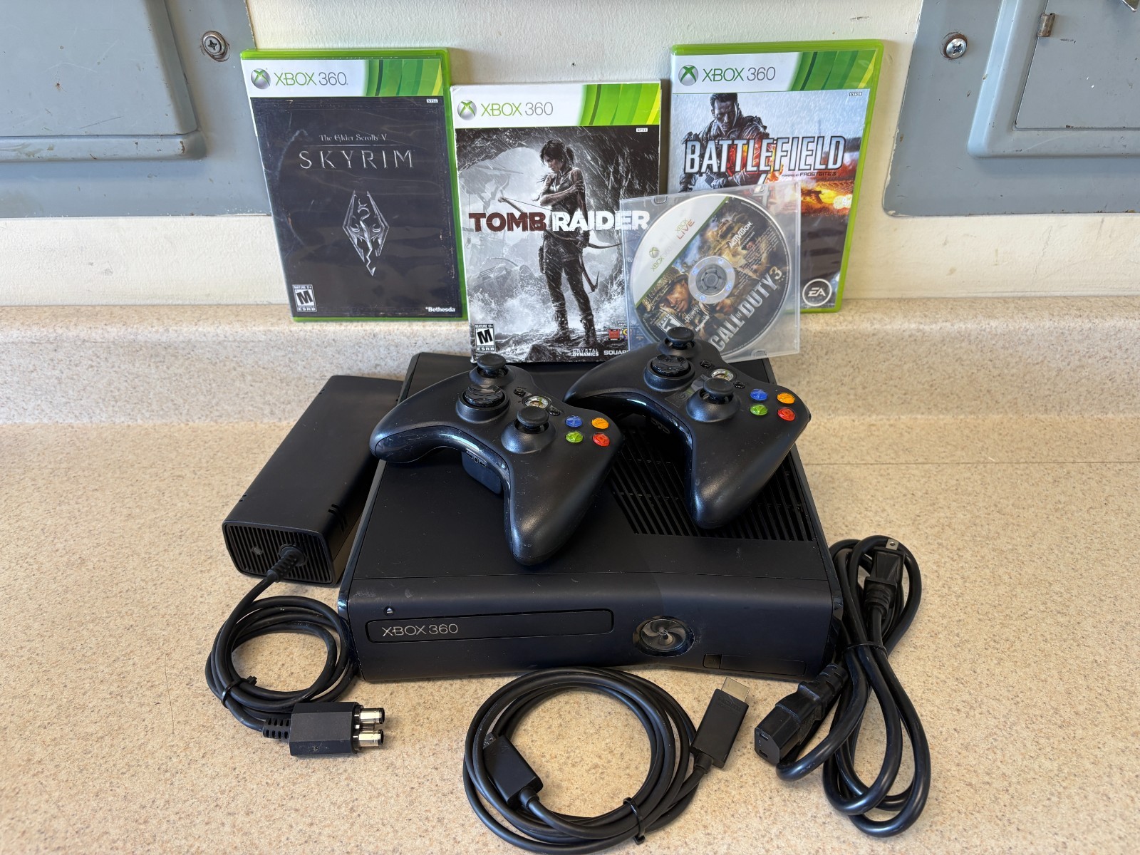 Microsoft Xbox 360S 4GB Black Console w/ Controllers & 4 Games