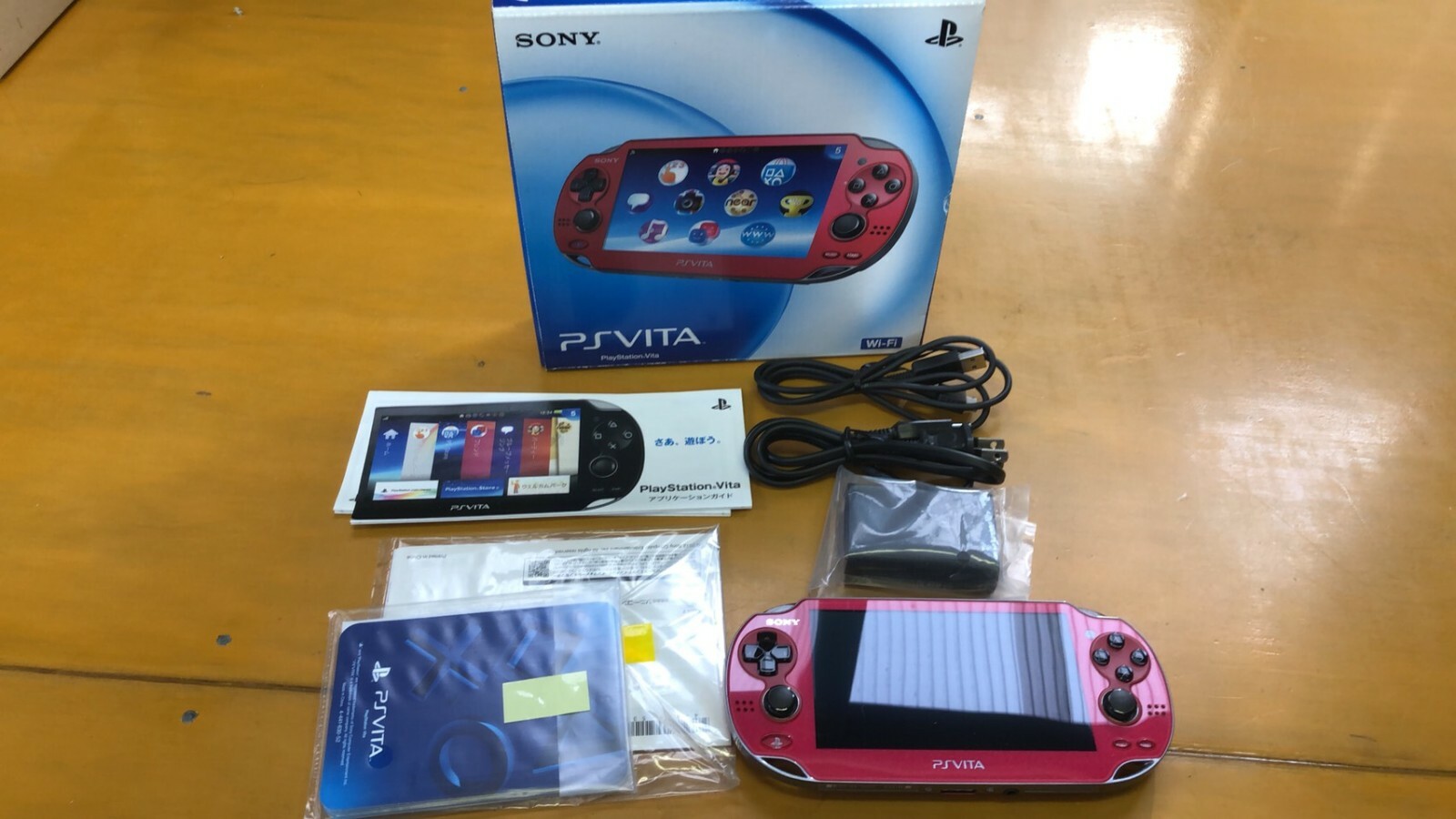 PlayStation PS Vita Wi-Fi Console Red PCH-1000 ZA03 Handheld from Japan