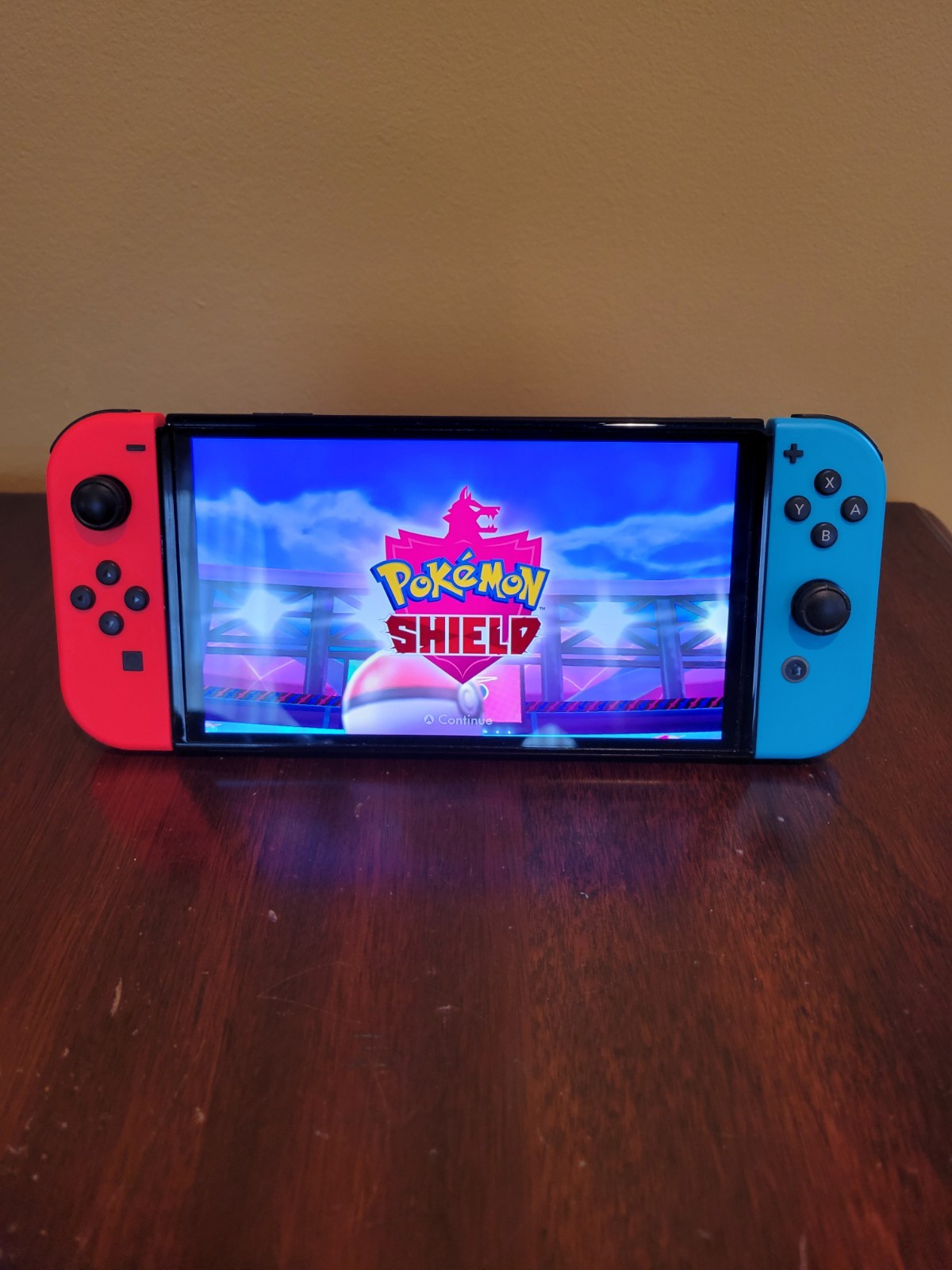 Nintendo Switch Oled (Neon) | Comes with Pokémon Shield!