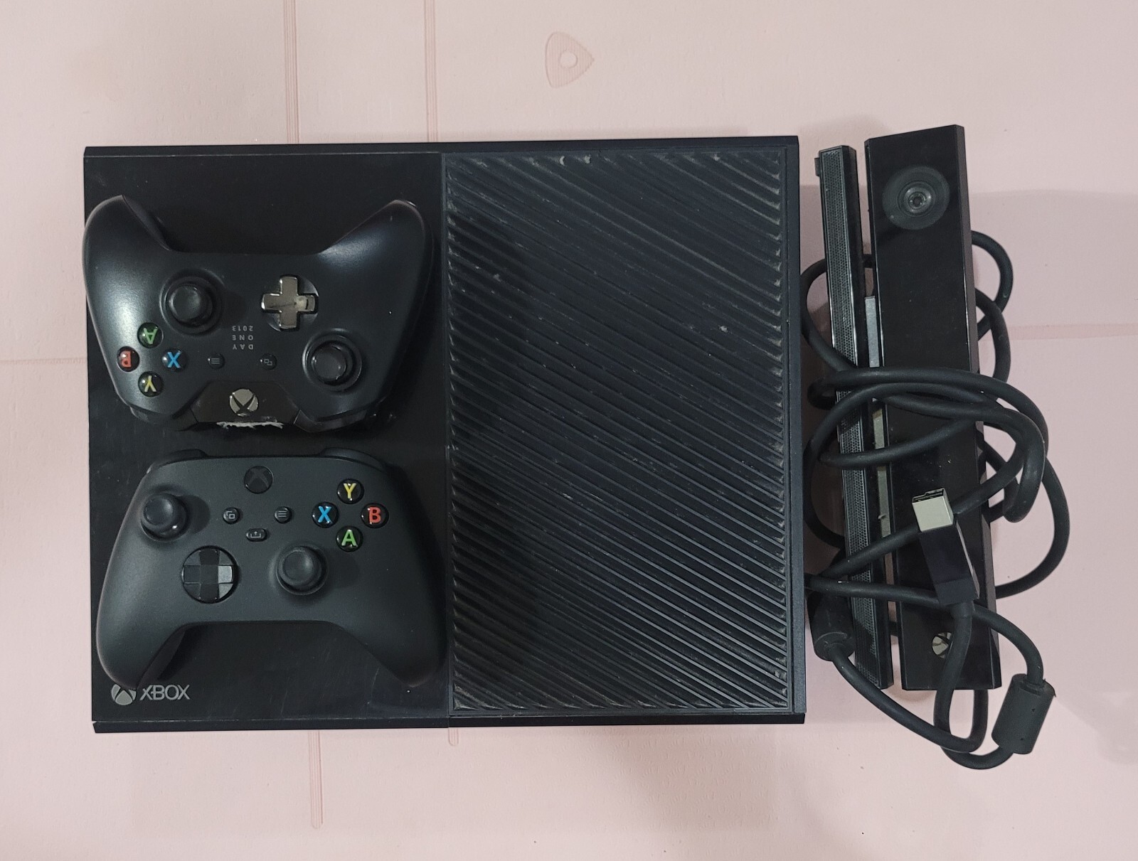 Microsoft Xbox ONE 500GB System Console Bundle Kinect Controller + 5 Free Games
