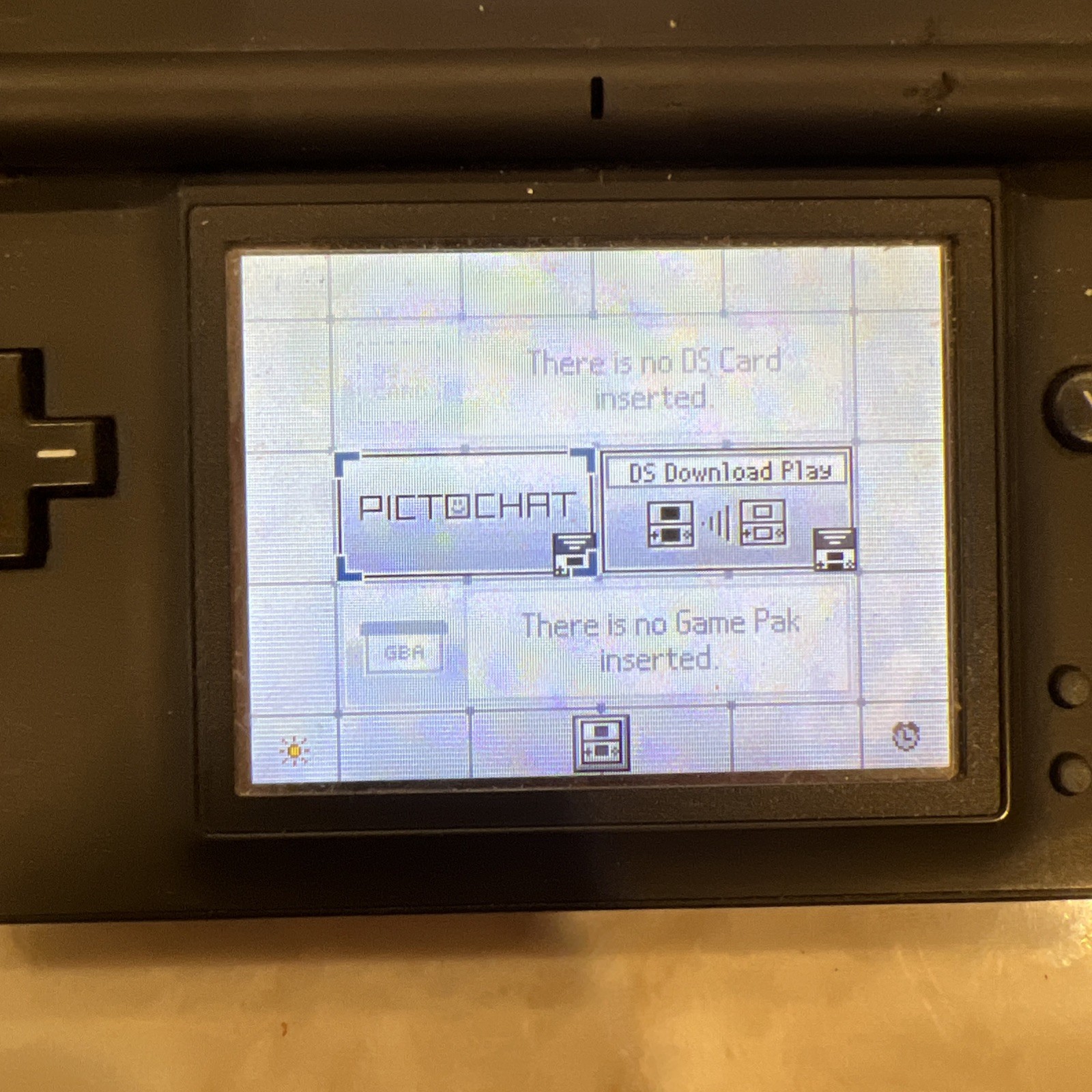 Nintendo DS Lite Console Cobalt/Black – Top Screen Cuts Out Read