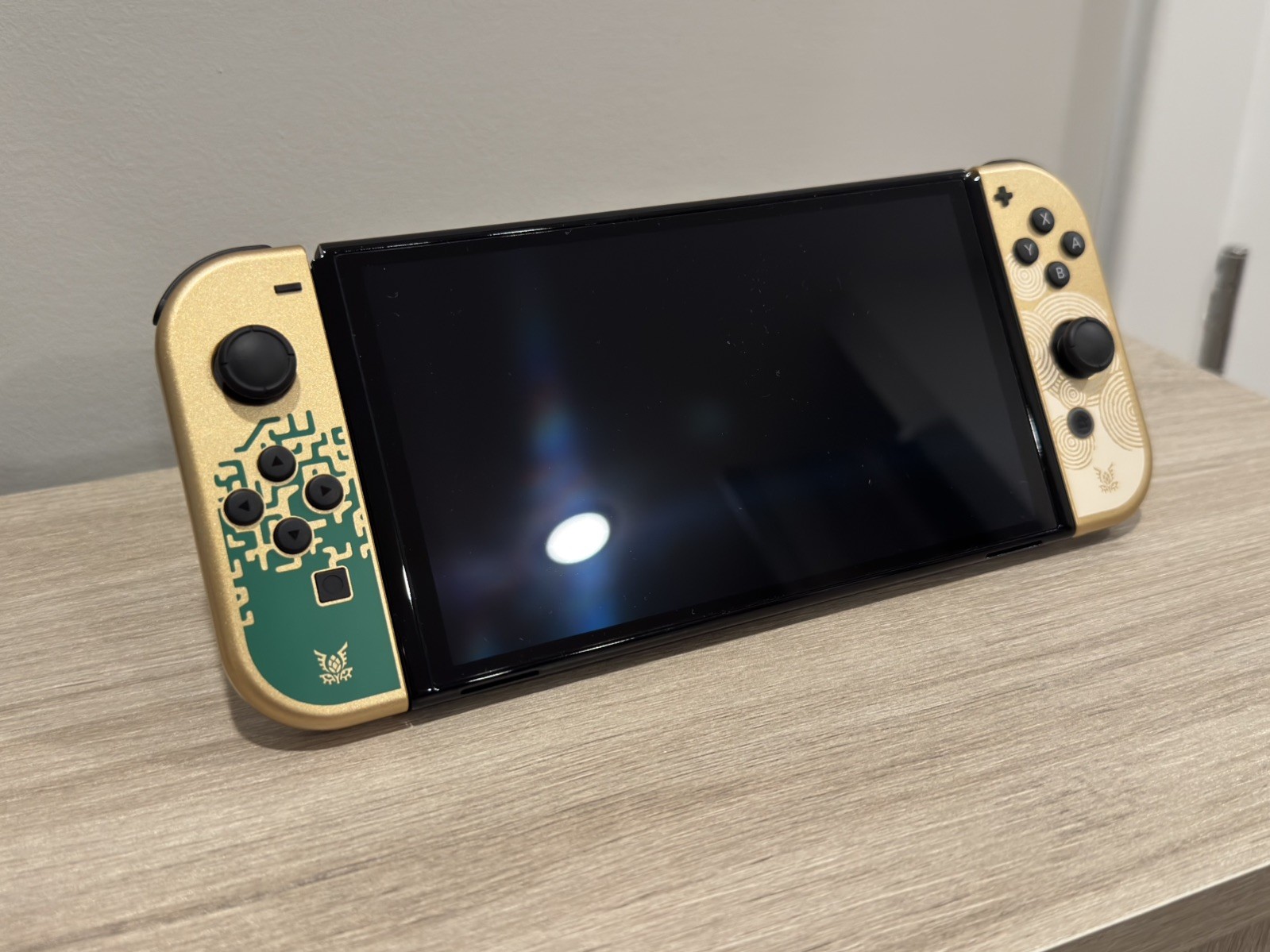 Nintendo Switch (OLED Model) HEG-001 The Legend of Zelda: Tears of the…