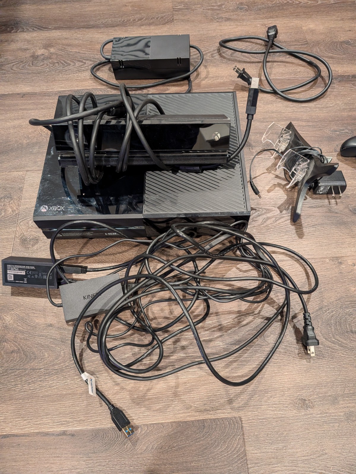 Microsoft Xbox One Console with Kinect and 1 Controller, works with cords