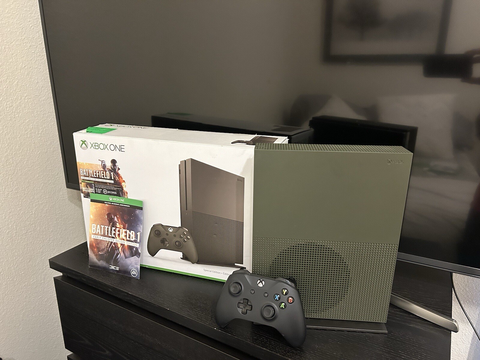 Xbox One S Battlefield Early Enlister Military Green Edition, 1 TB, 4K, IOB