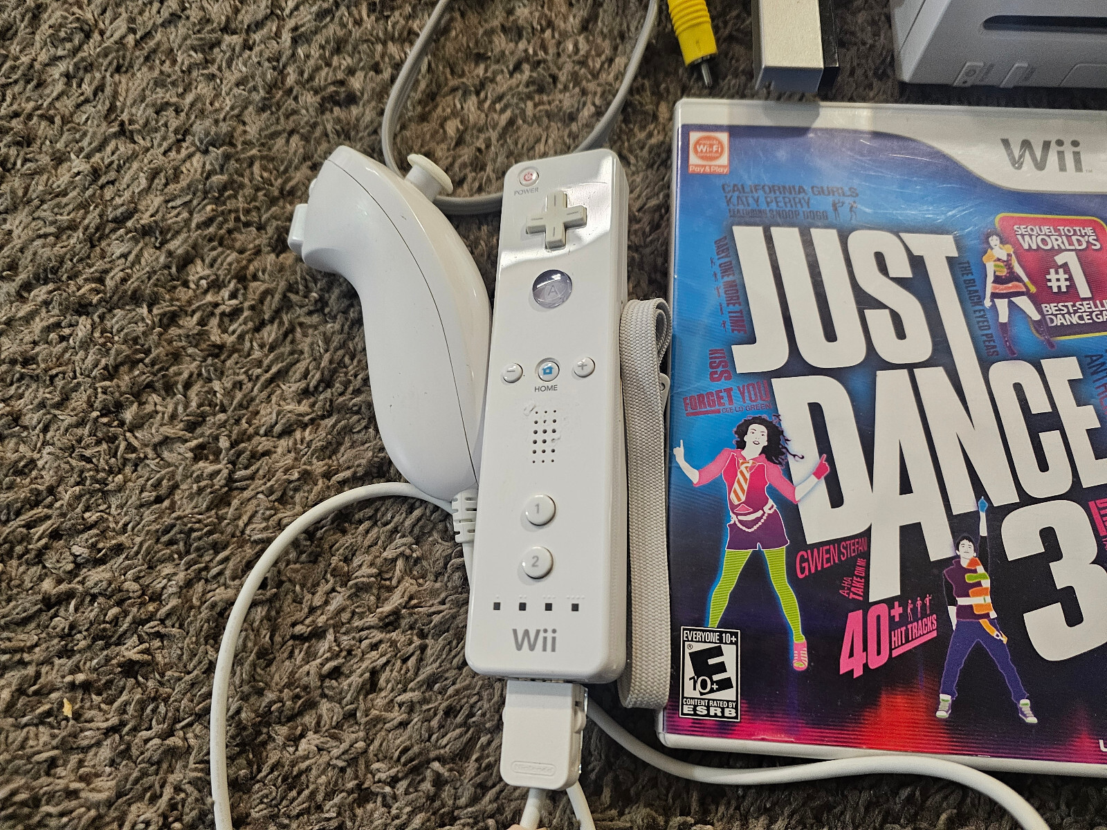 Nintendo Wii White Console Bundle RVL-001 W/3 GAMES AND HOOKUPS. PLAYS GAMECUBE