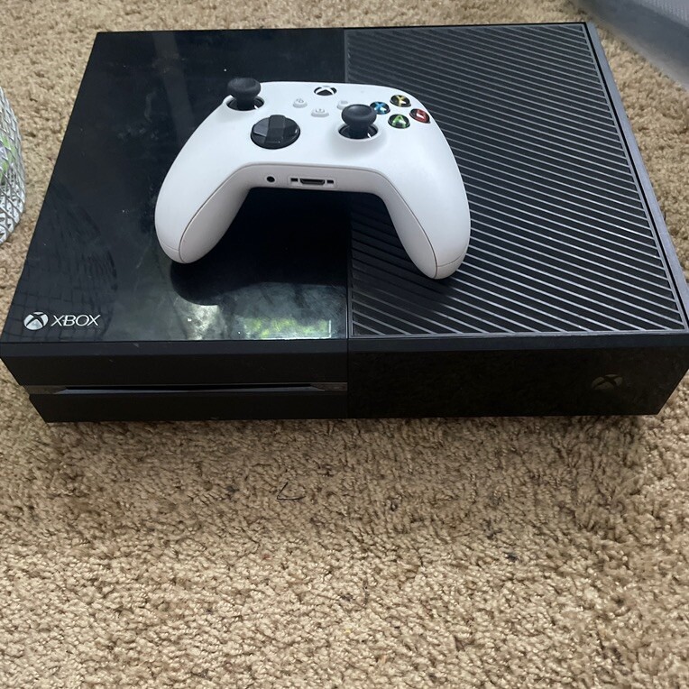 Microsoft Xbox One with Kinect 500GB Black Console – 7UV-00077