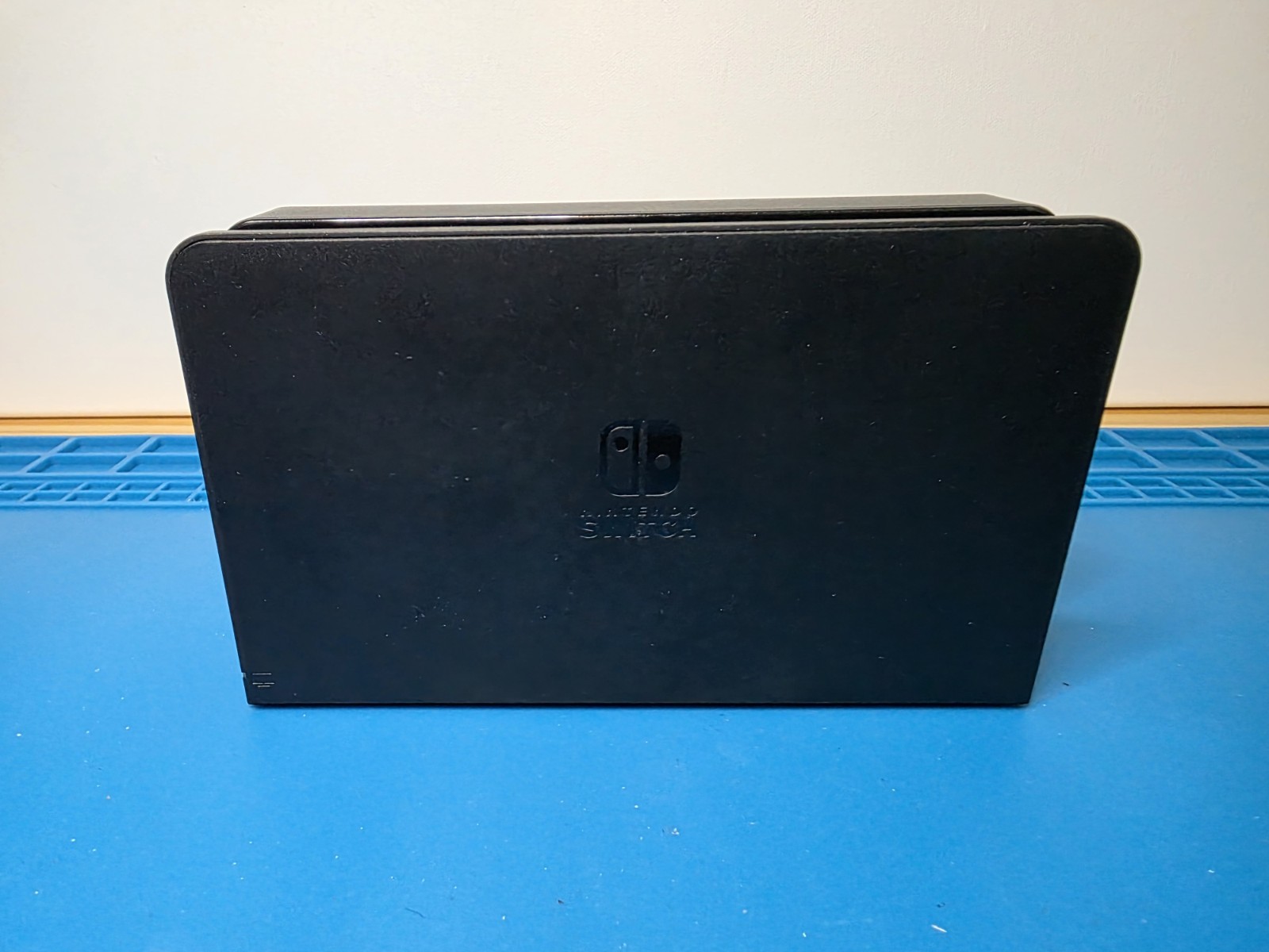 Nintendo Switch OLED – Excellent Condition Complete in Box with Sealed Game
