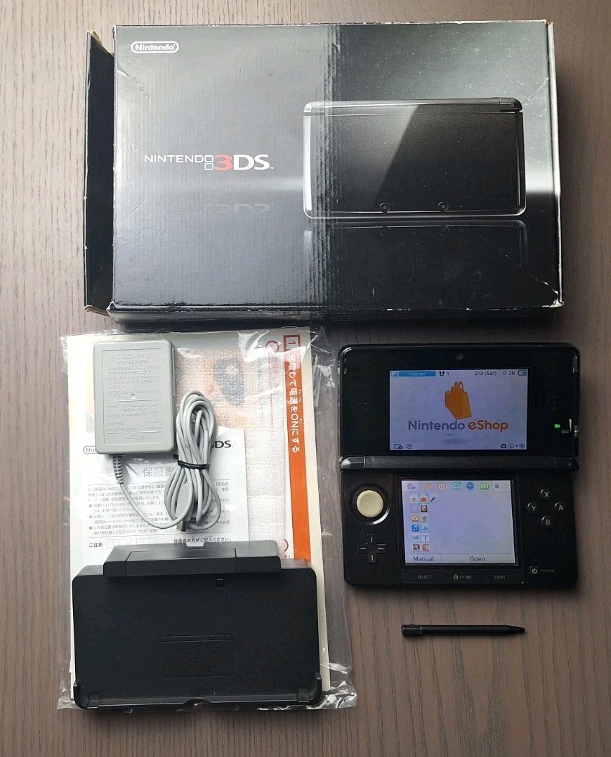 Nintendo 3DS Cosmo Black Region Free Console 16GB Tested w/ Charger & Stylus CIB