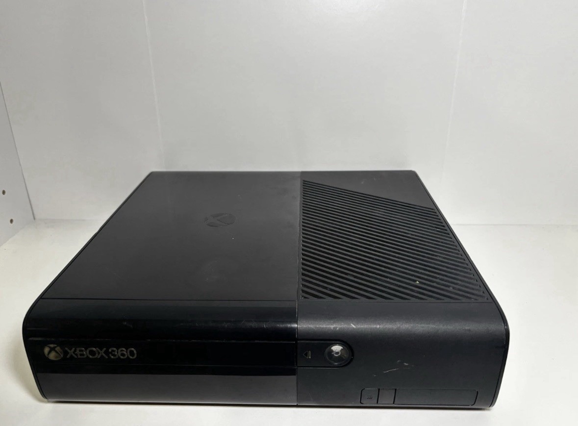 Microsoft Xbox 360 E Console (Model 1538 For Parts or Repair