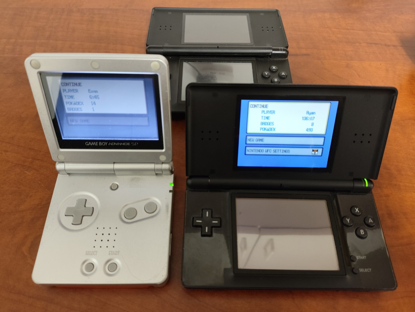 Nintendo Game Boy Advance SP Silver, Black DS lite with Pokemon Pearl + Fire Red